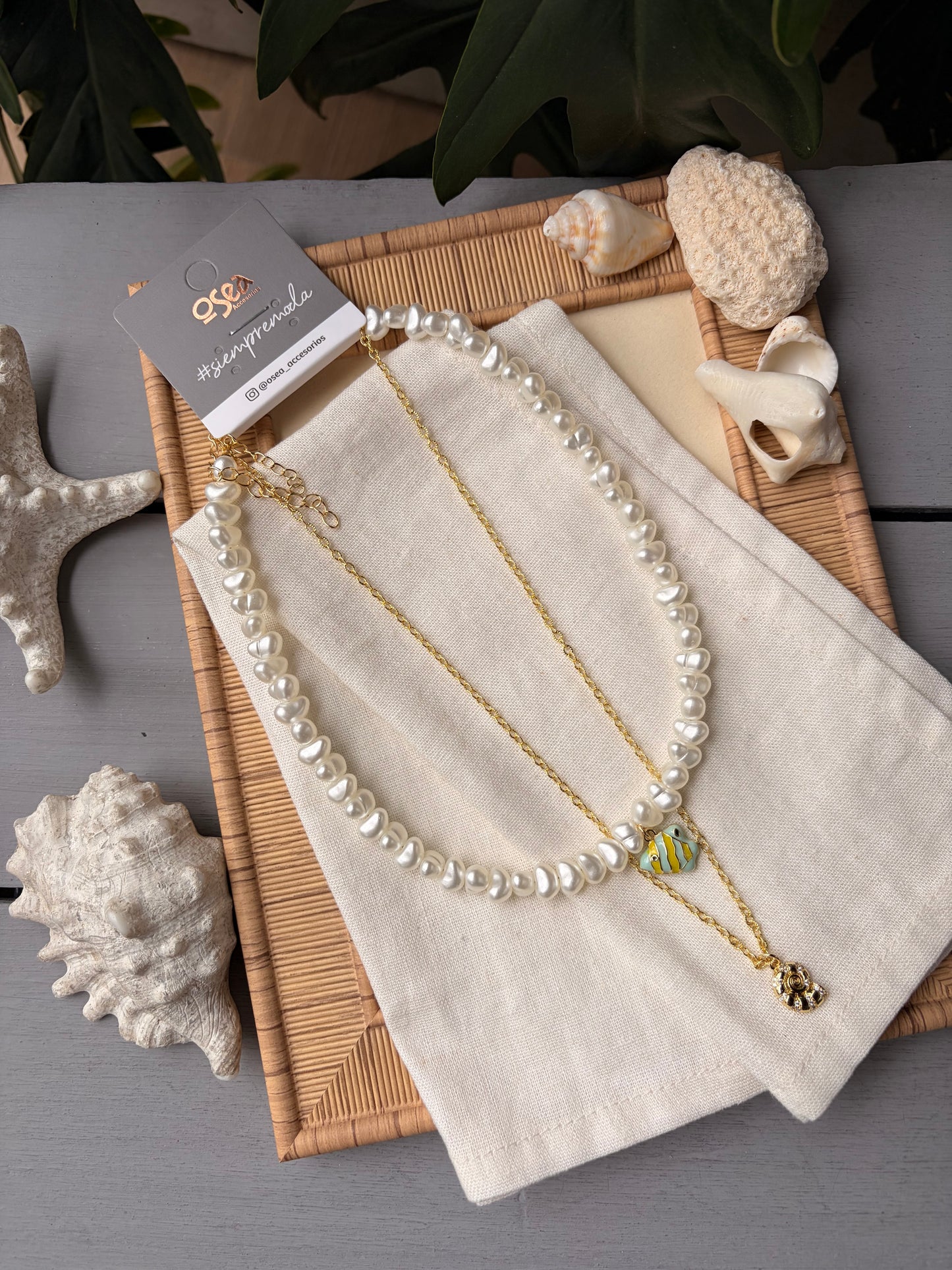 Collar doble rodinado y perlas dijes de playa