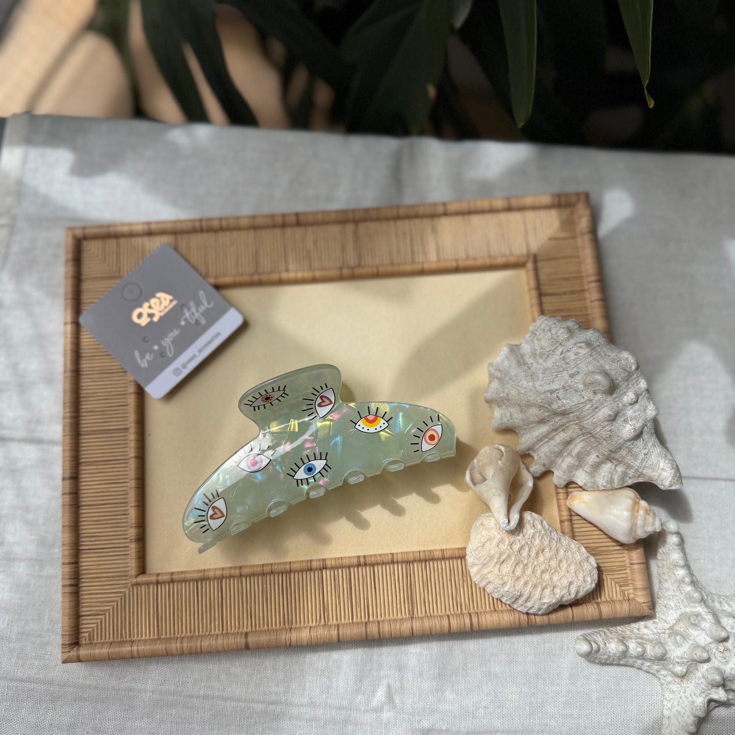 Caimán tipo nácar ojos