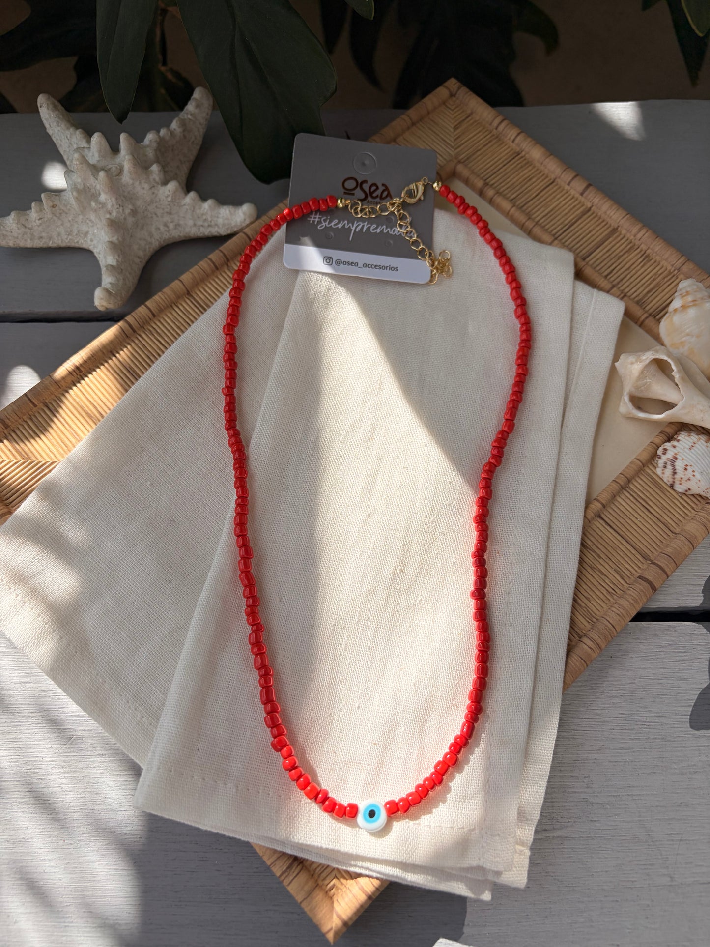 Collar mostacilla mediana roja dije ojo