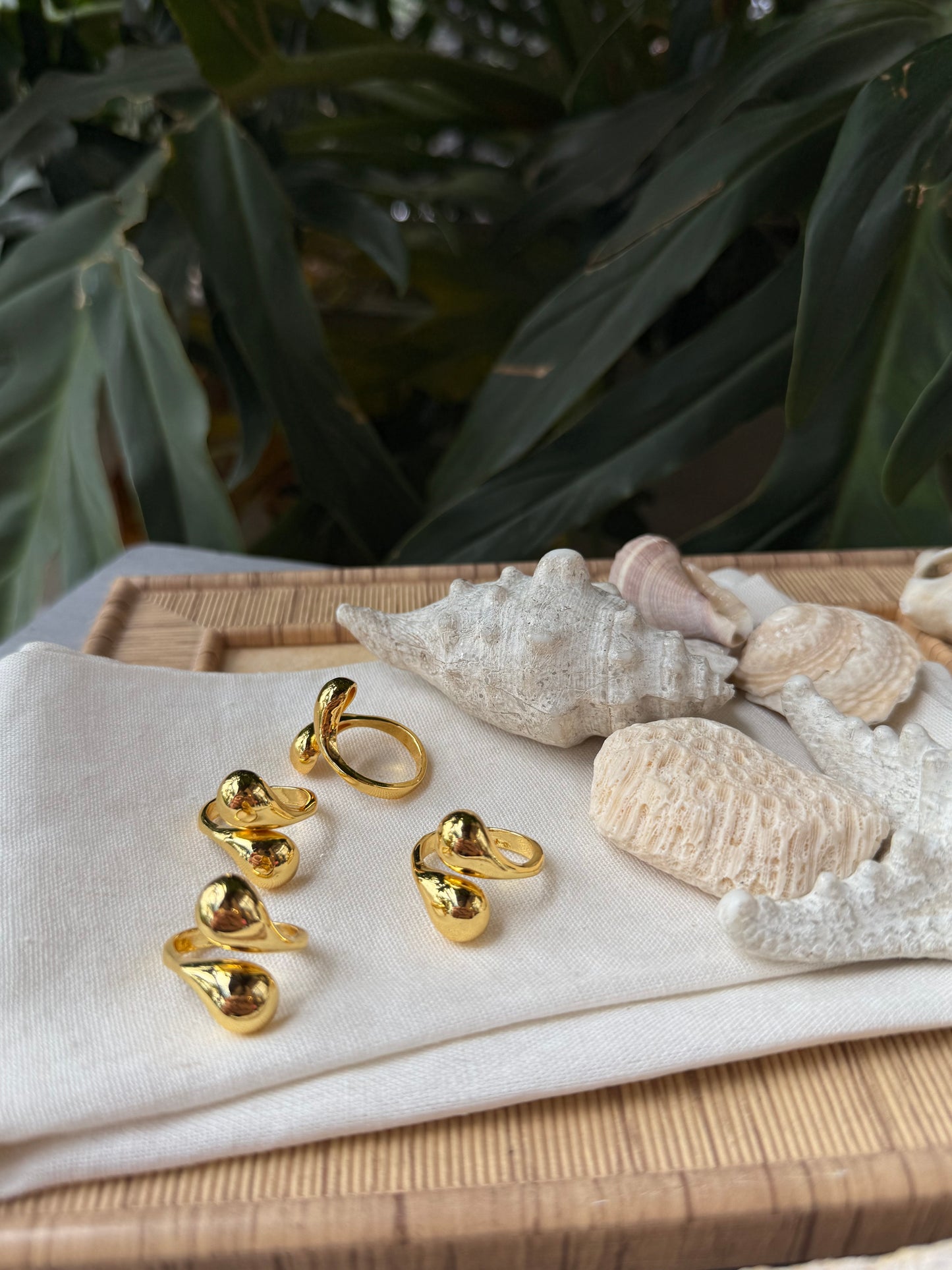 Anillo gota cruzada