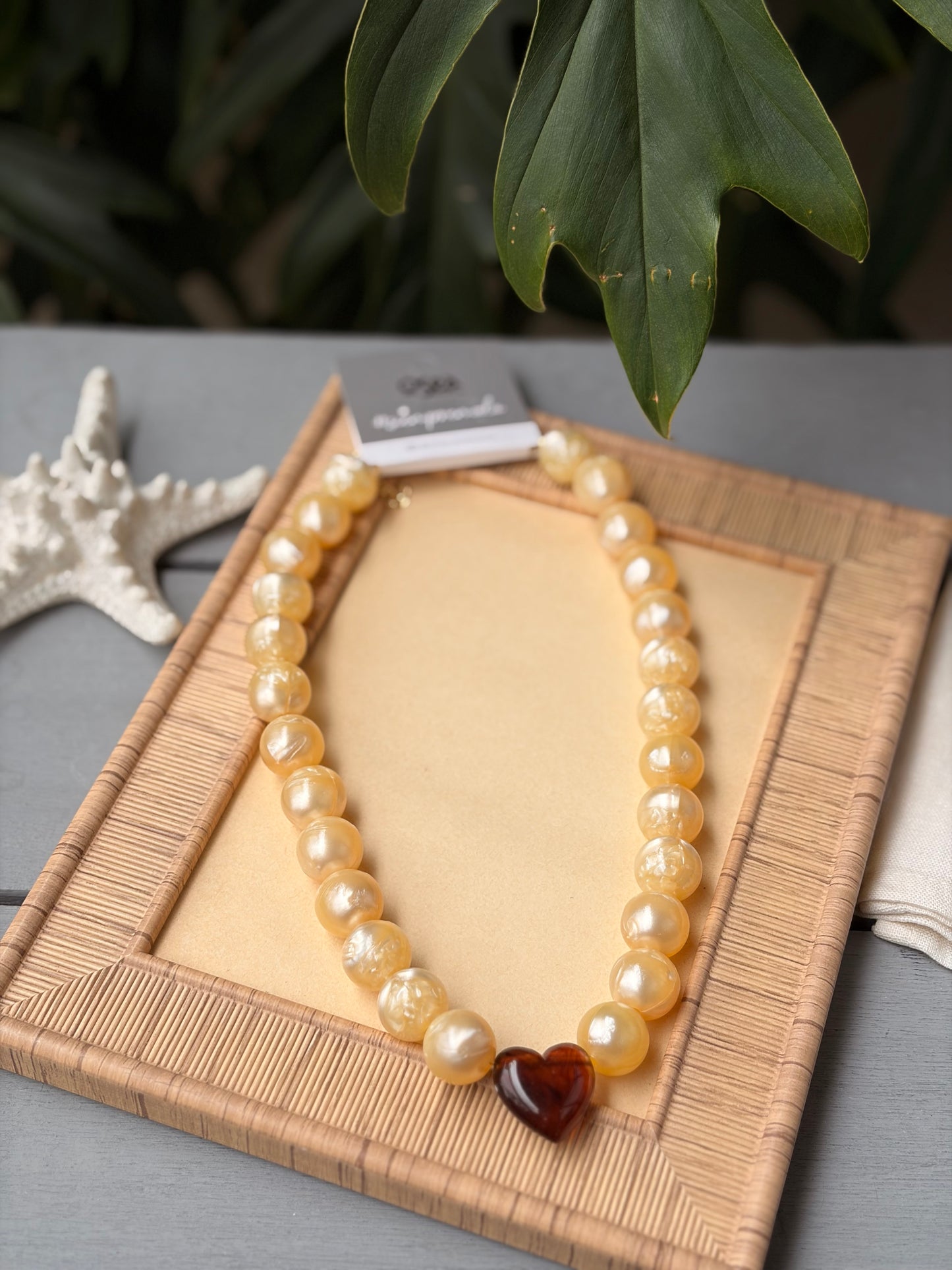 Collar bolas dije corazón ámbar
