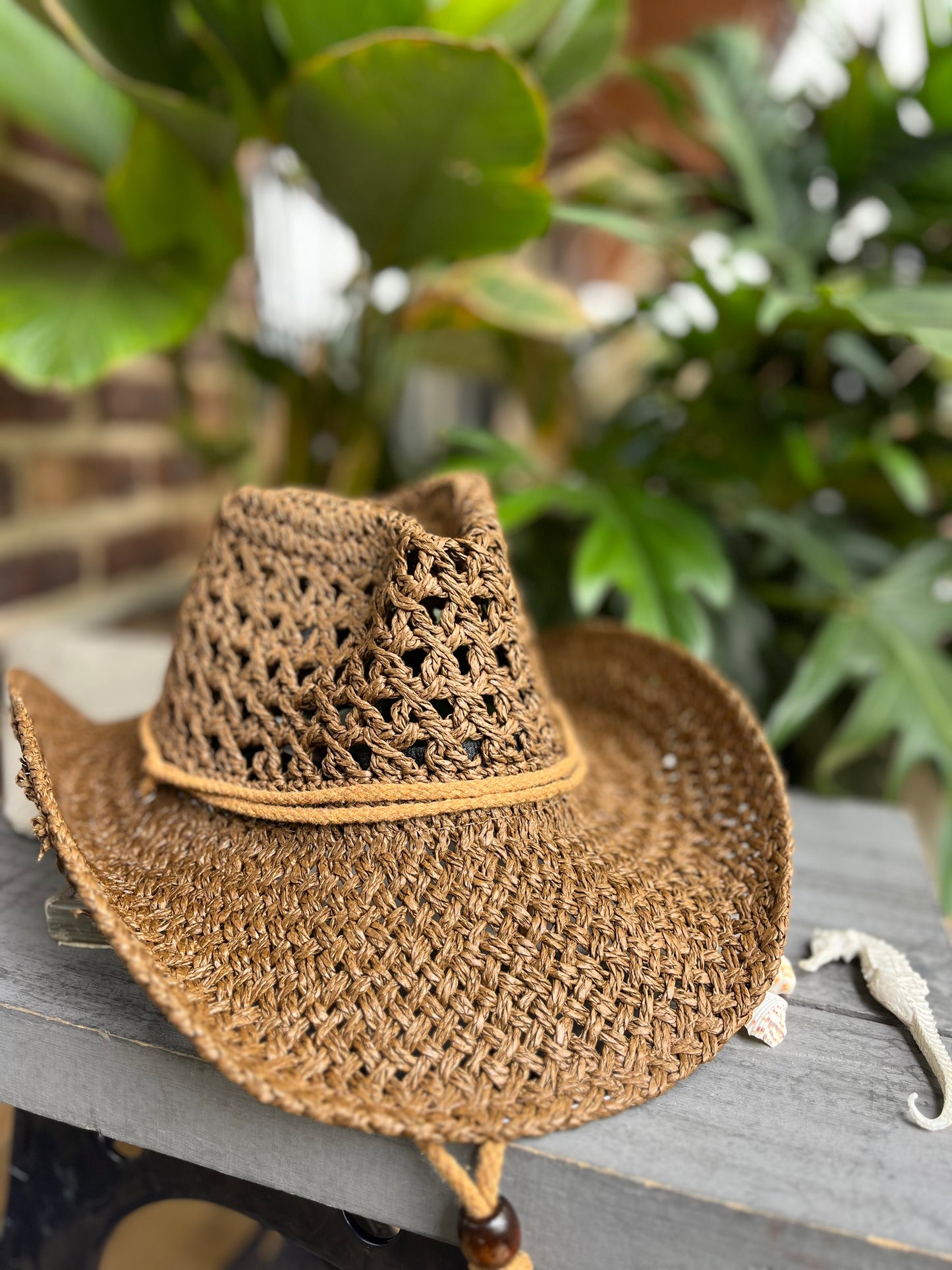 Sombrero tipo vaquero macramé con cordón