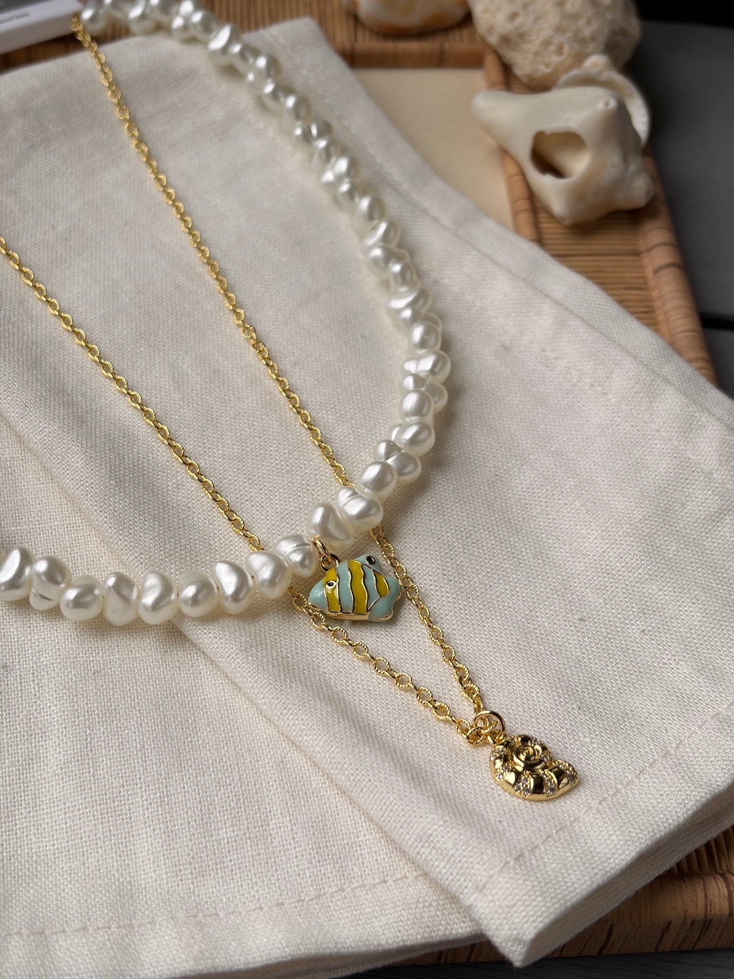 Collar doble rodinado y perlas dijes de playa