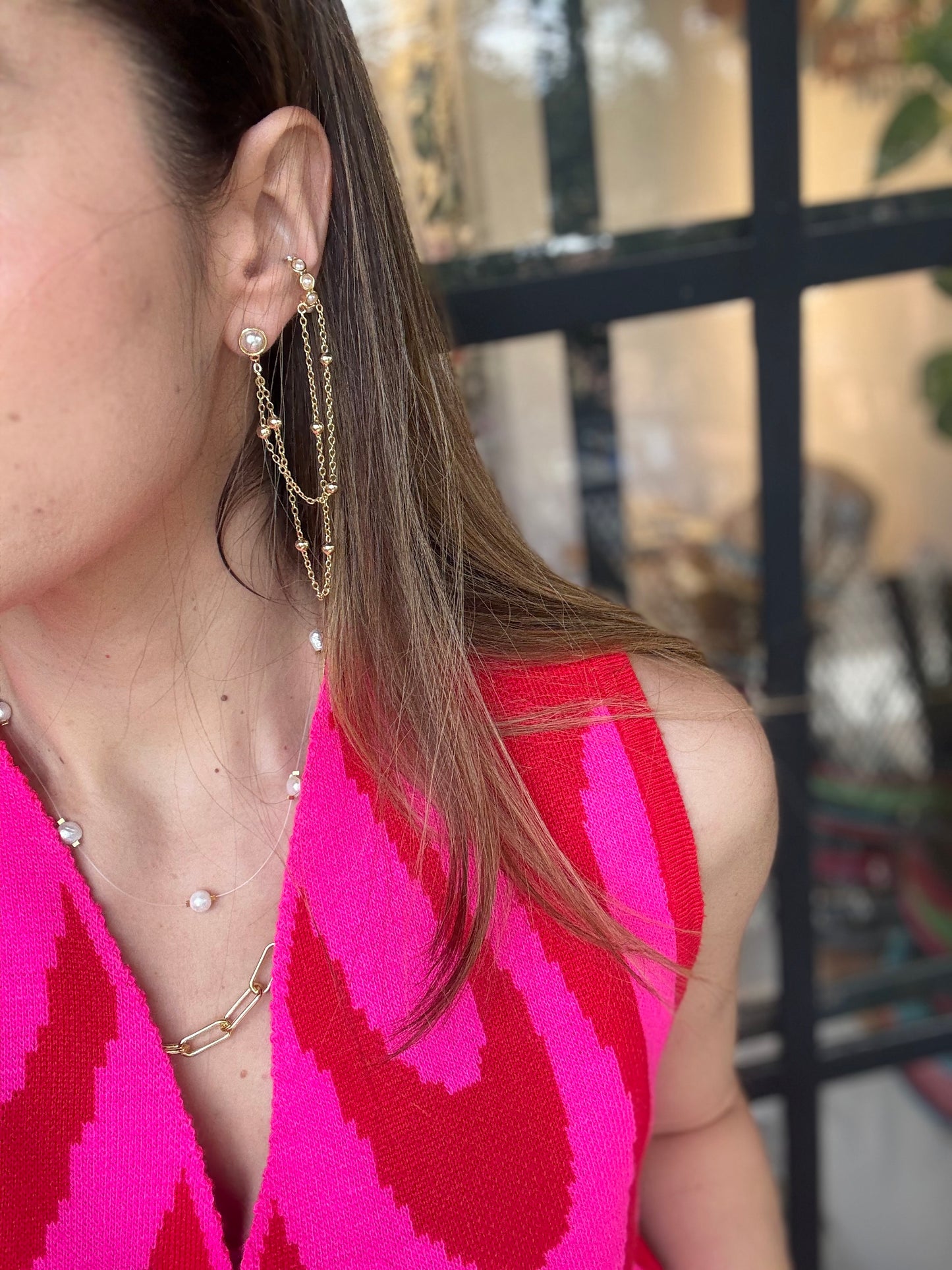 Arete solitario con perlas y cadena😍