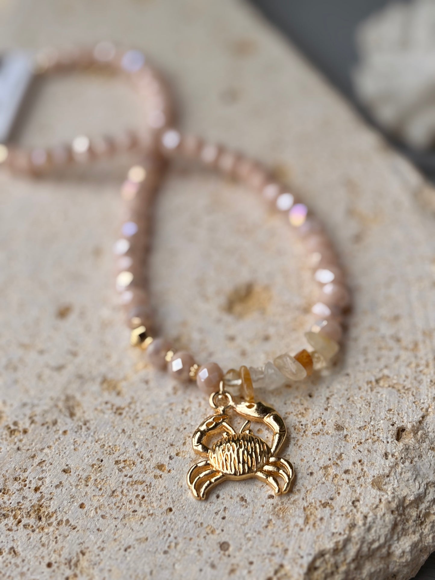 Collar piedras y dije cangrejo 24k