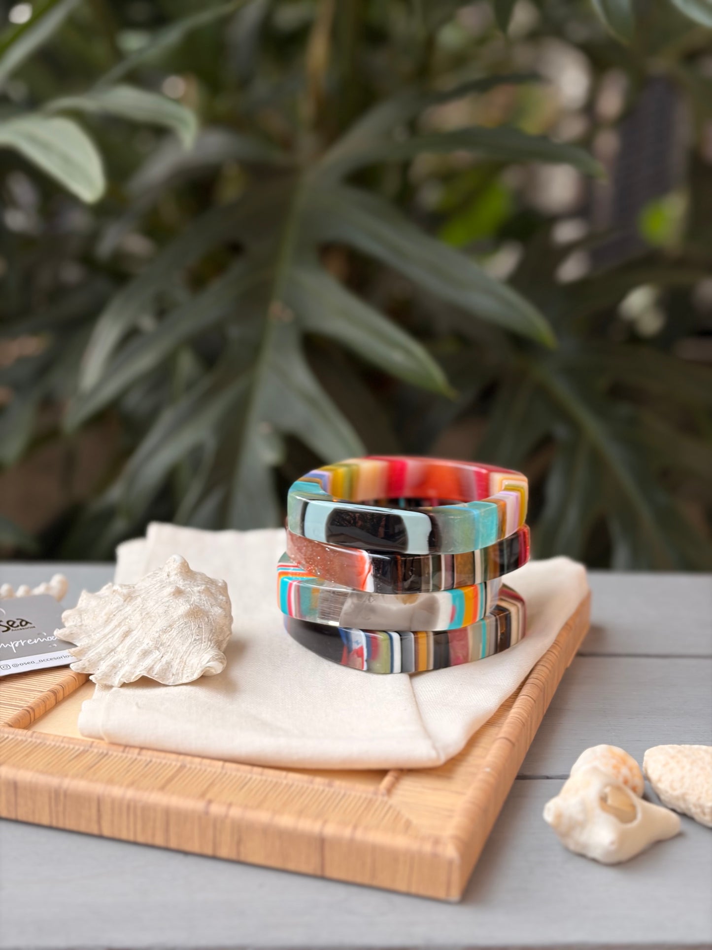 Pulsera cuadrada rayas en resina