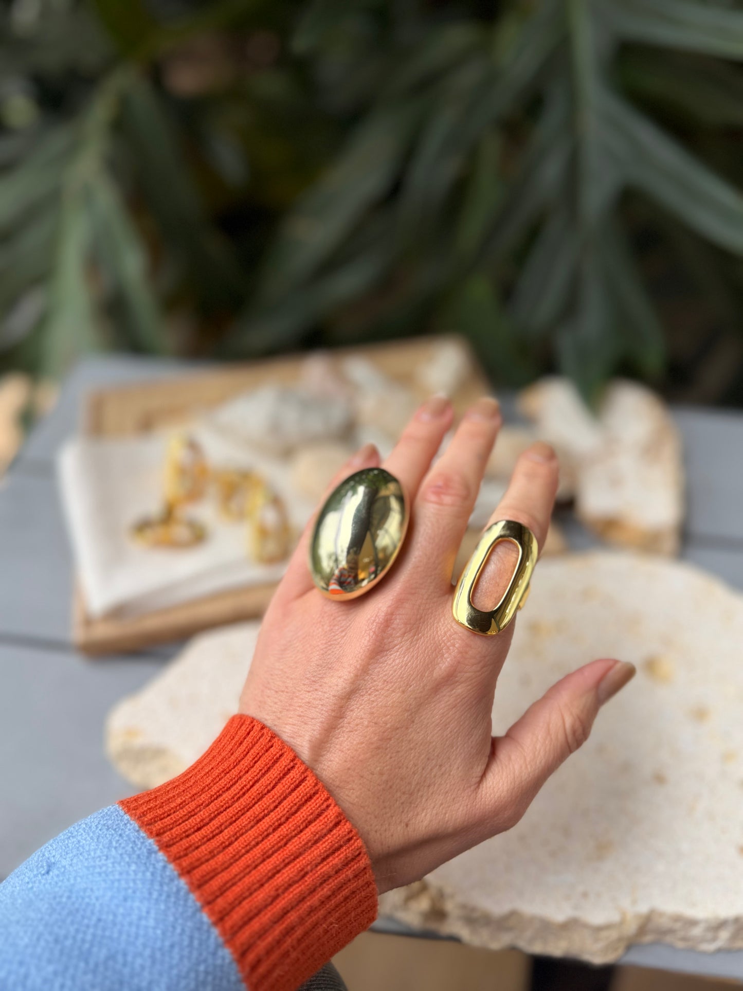 Anillo dorado rectangular