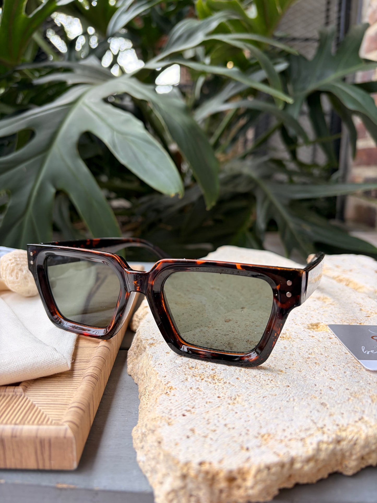Gafas de sol en pasta lente colores