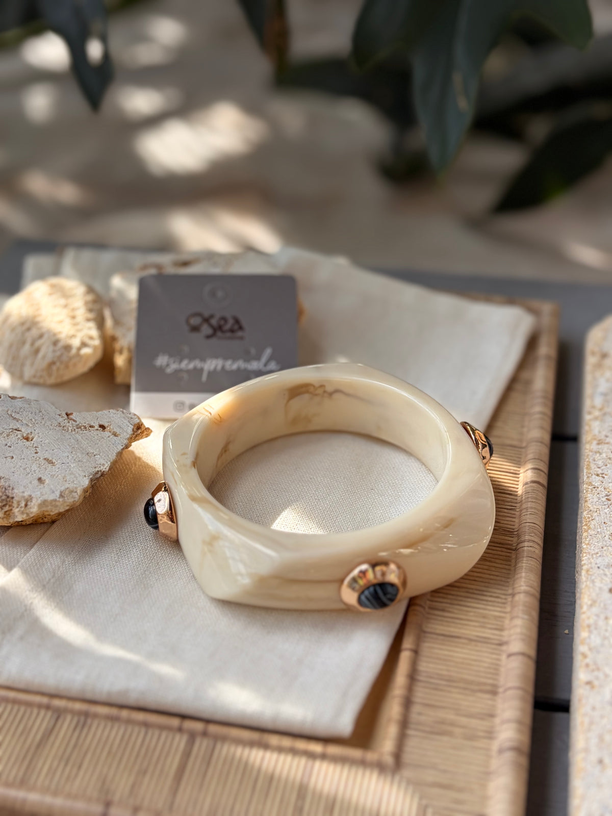 Pulsera en resina degradé con piedras