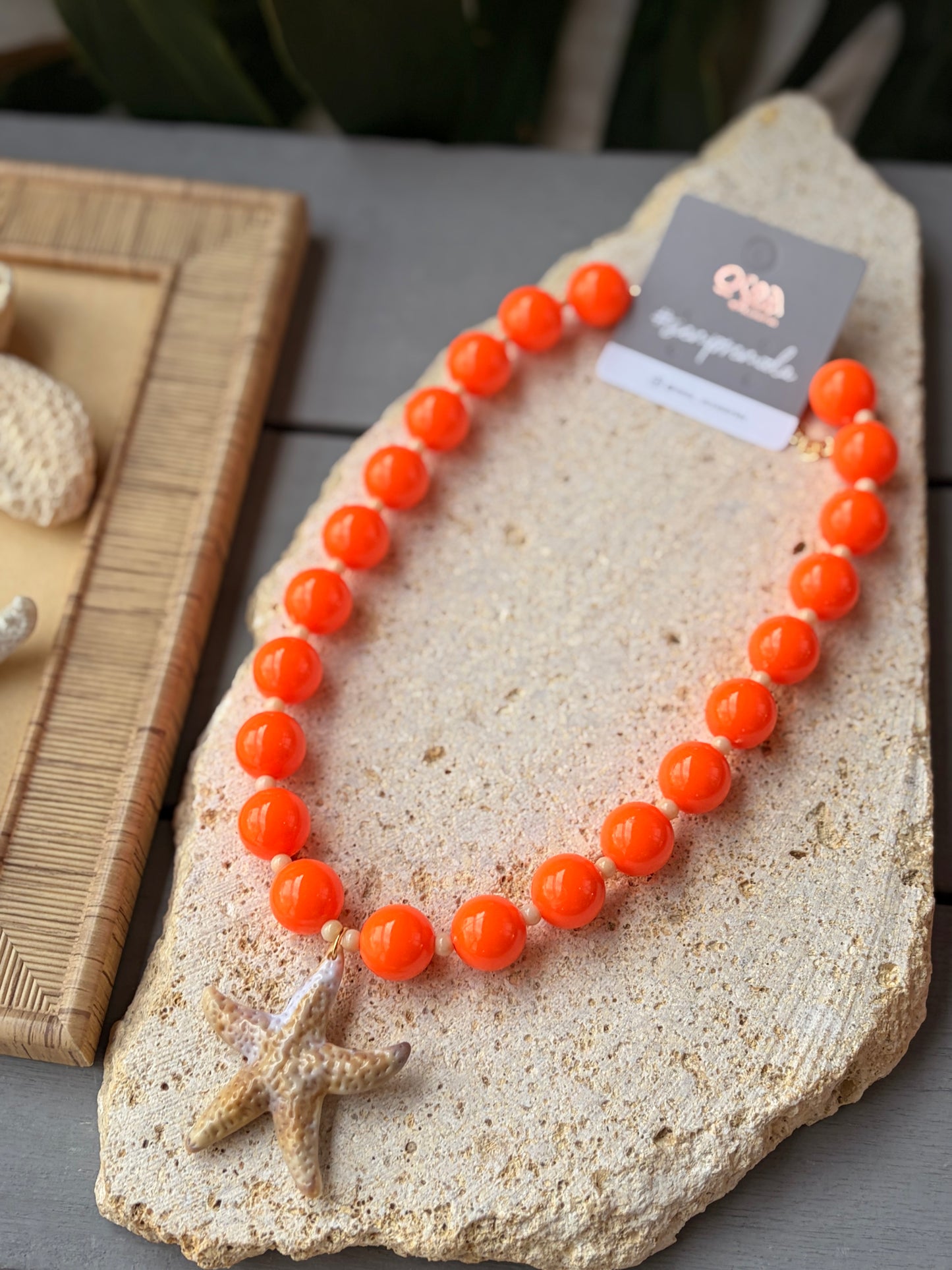 Collar bolas naranja intenso dije estrella de mar