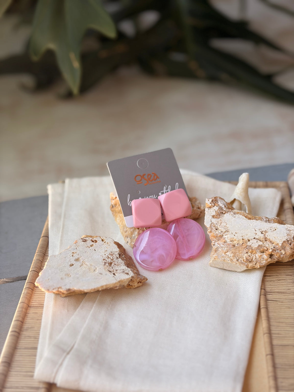 Aretes en resina rosados doble cuerpo