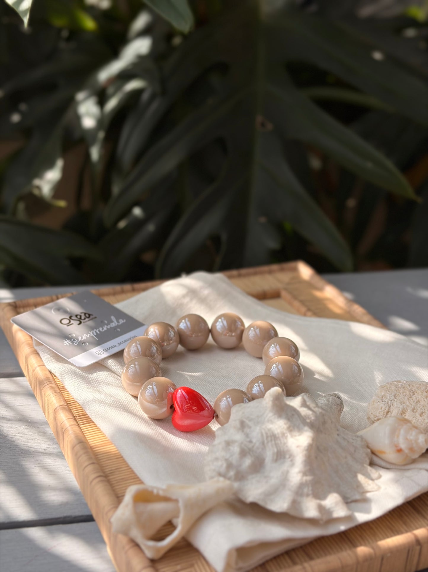 Pulsera resortada bolas en resina