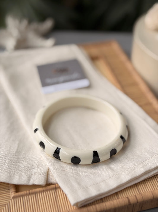 Pulsera africana en resina