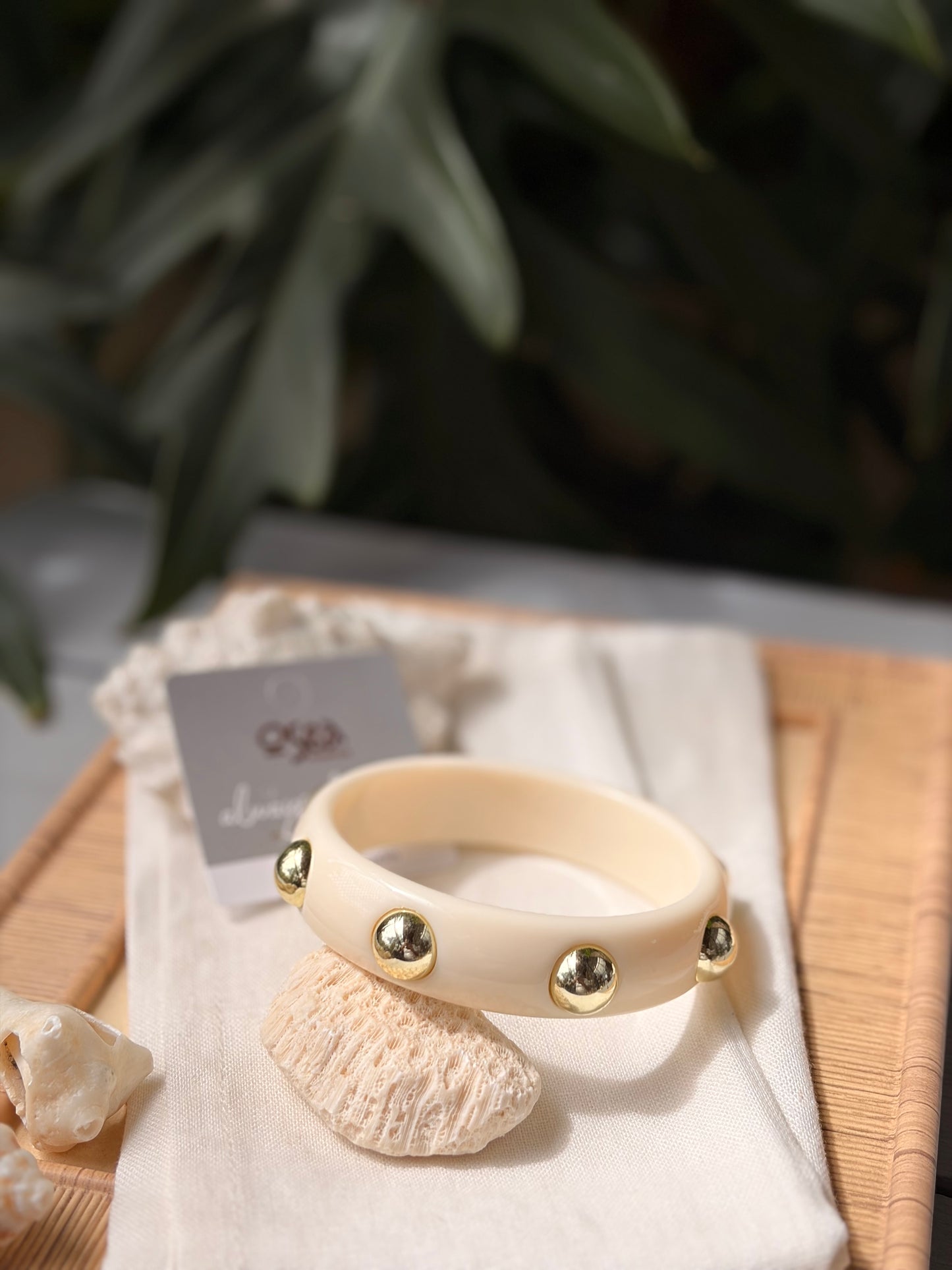 Pulsera en pasta con taches dorados