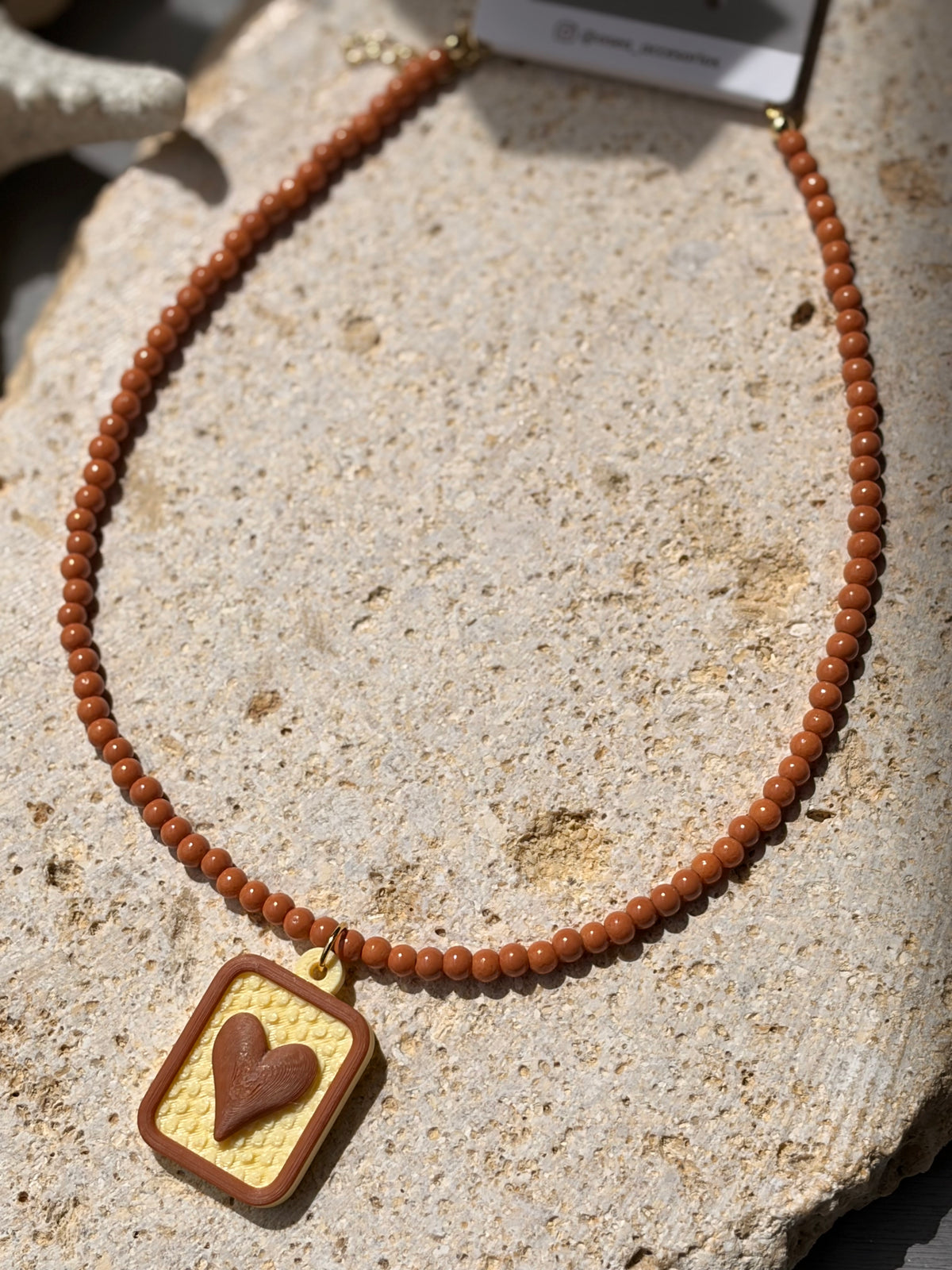 Collar corto bolas pequeñas dije corazón retrato