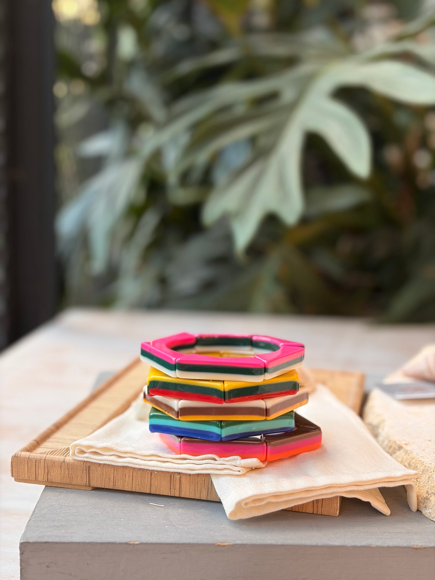 Pulseras hexagonal enresortada resina