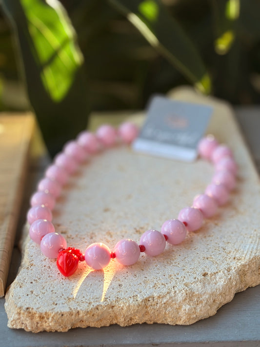Collar bolas rosadas corazón anatómico rojo