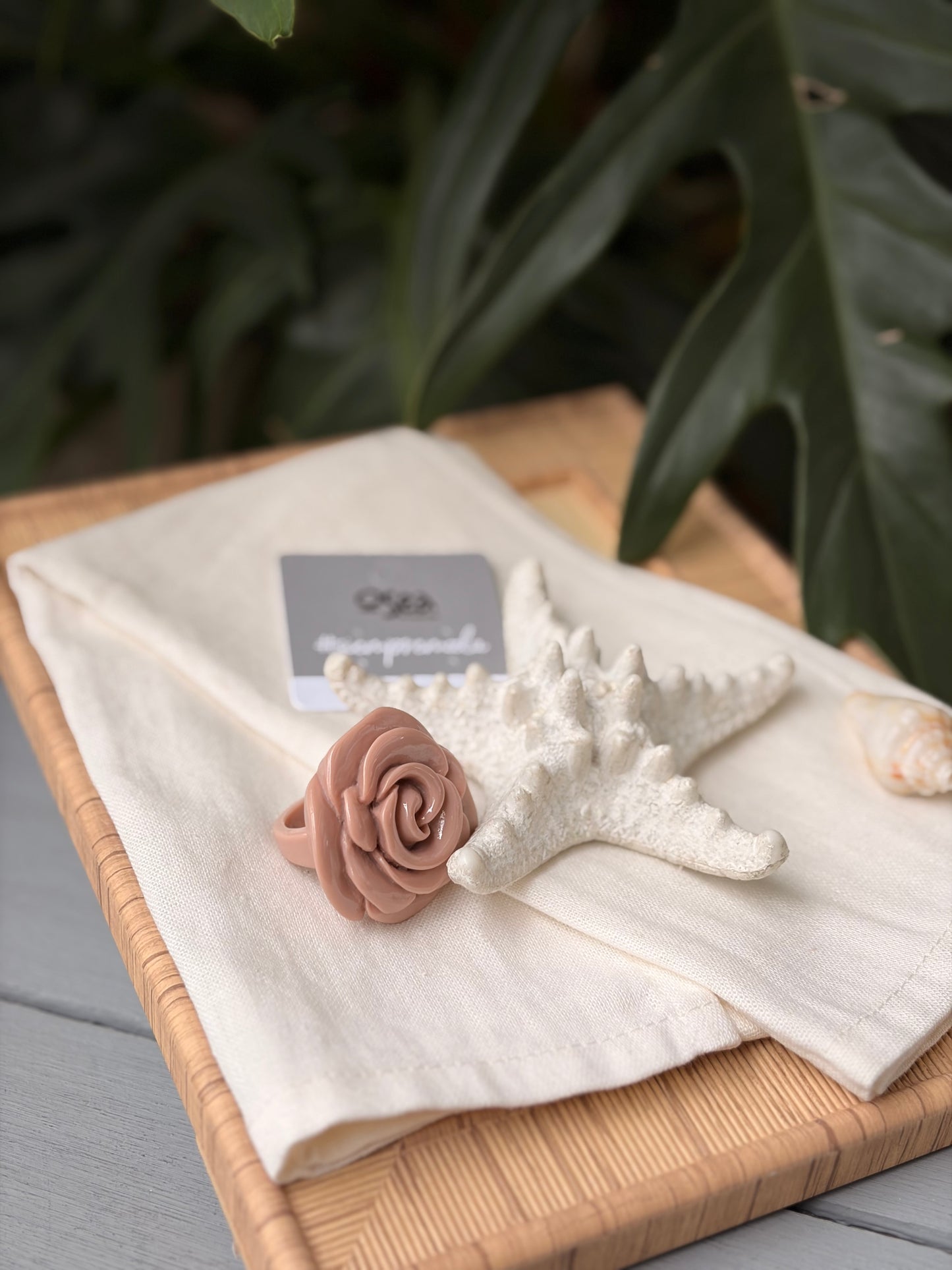 Anillo flor en resina