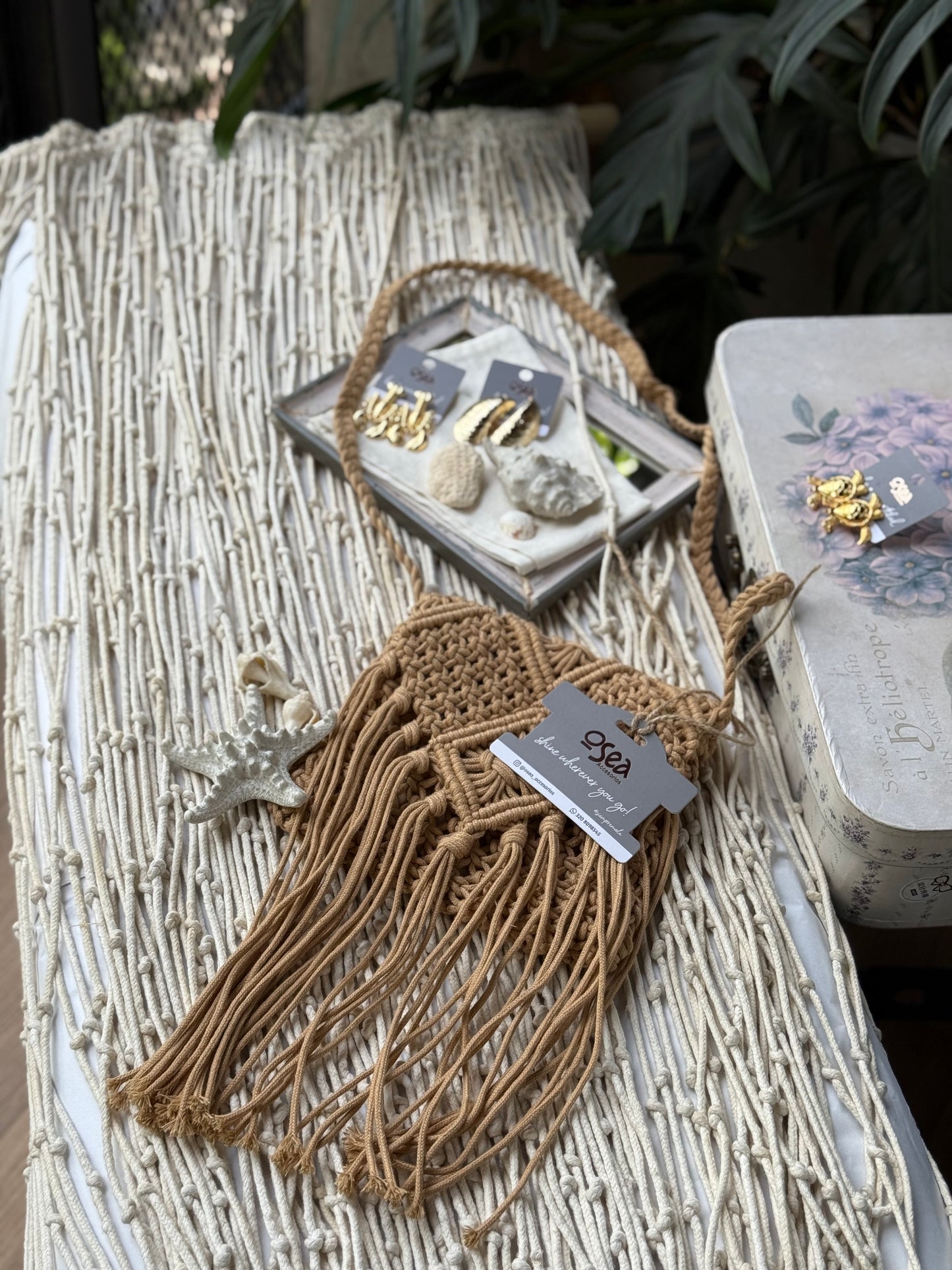 Bolso pequeño manos libres macramé
