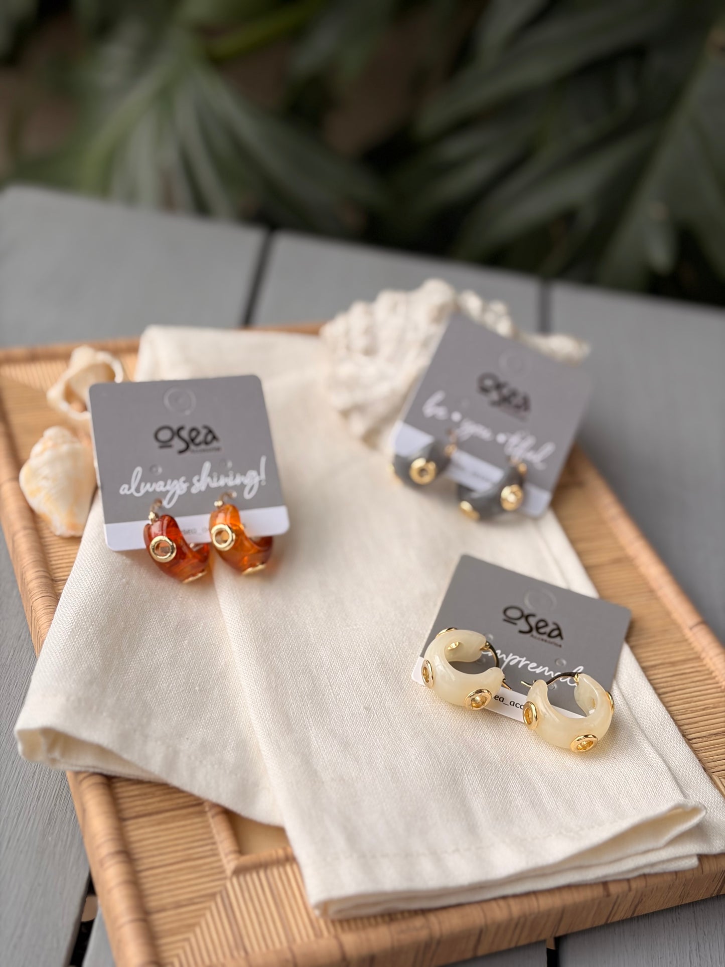 Candongas en resina y taches