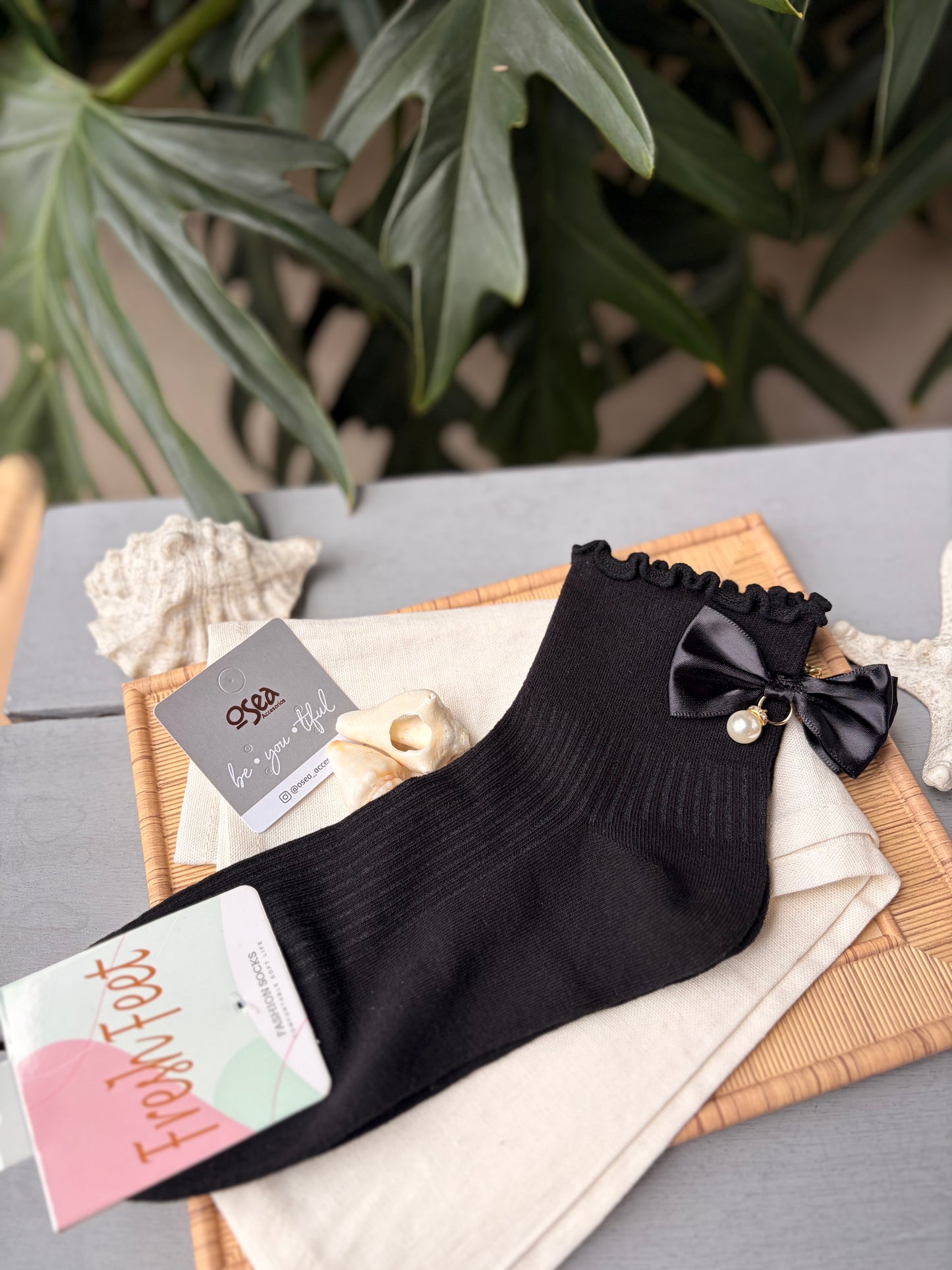 Medias con moño trasero y perla