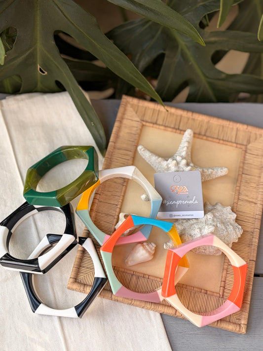 Pulsera hexagonal en resina tonos planos