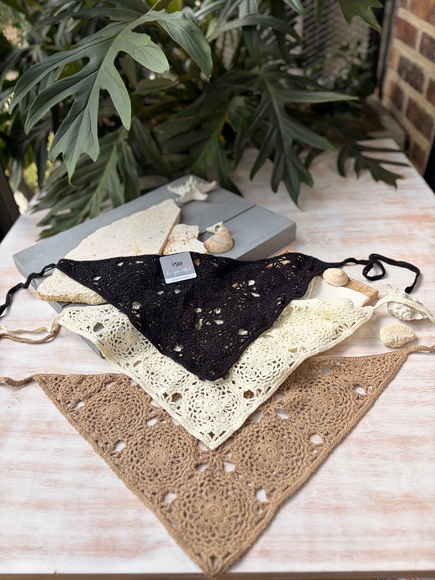 Pañoleta triangular tejida mandalas