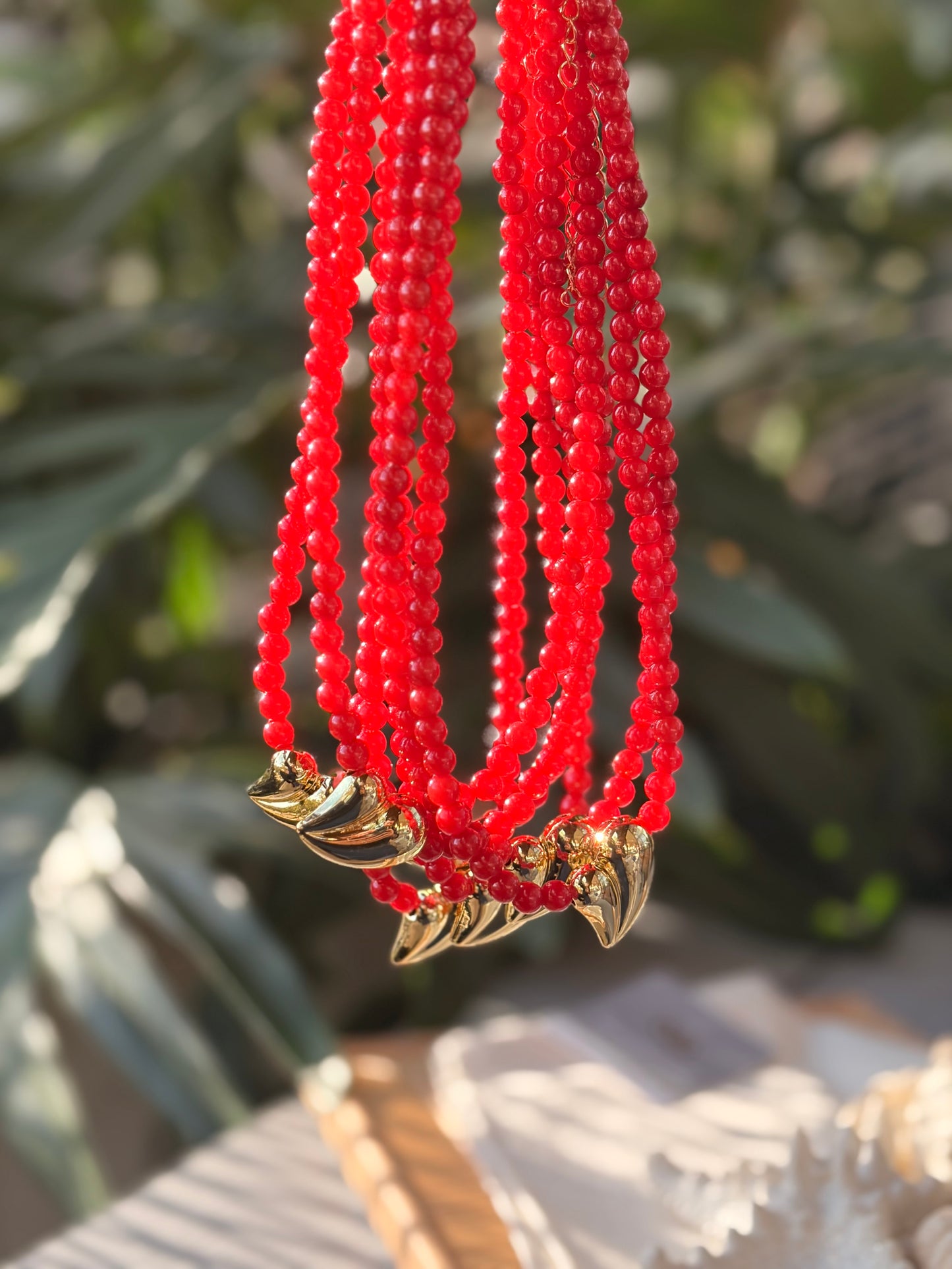 Collar perlas rojas dije corazón rodinado