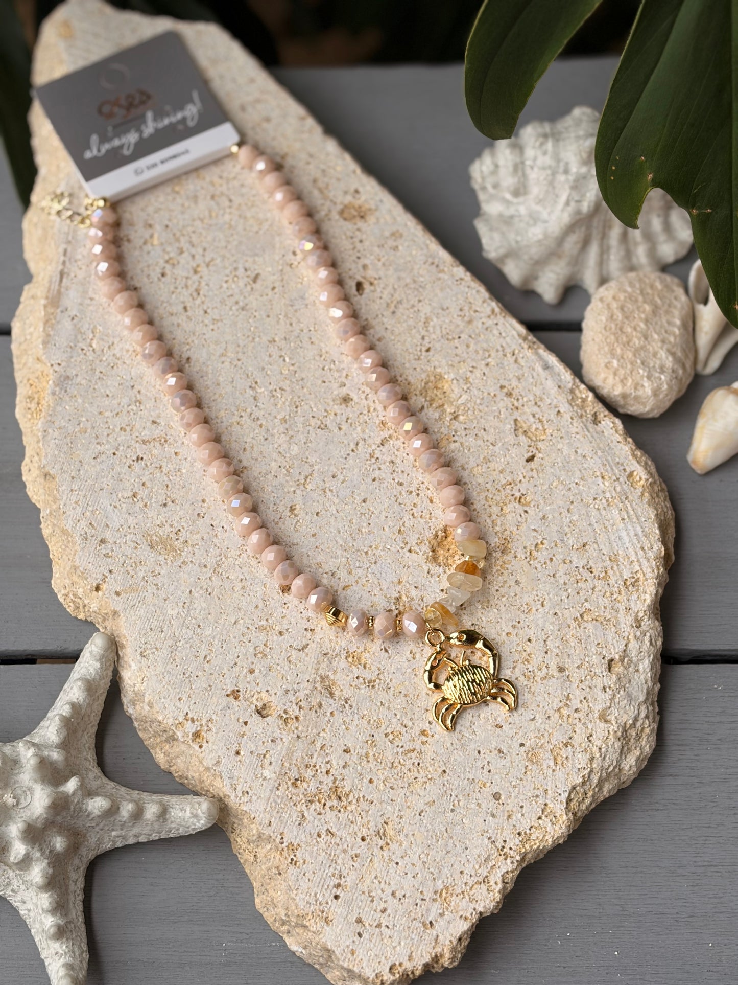 Collar piedras y dije cangrejo 24k