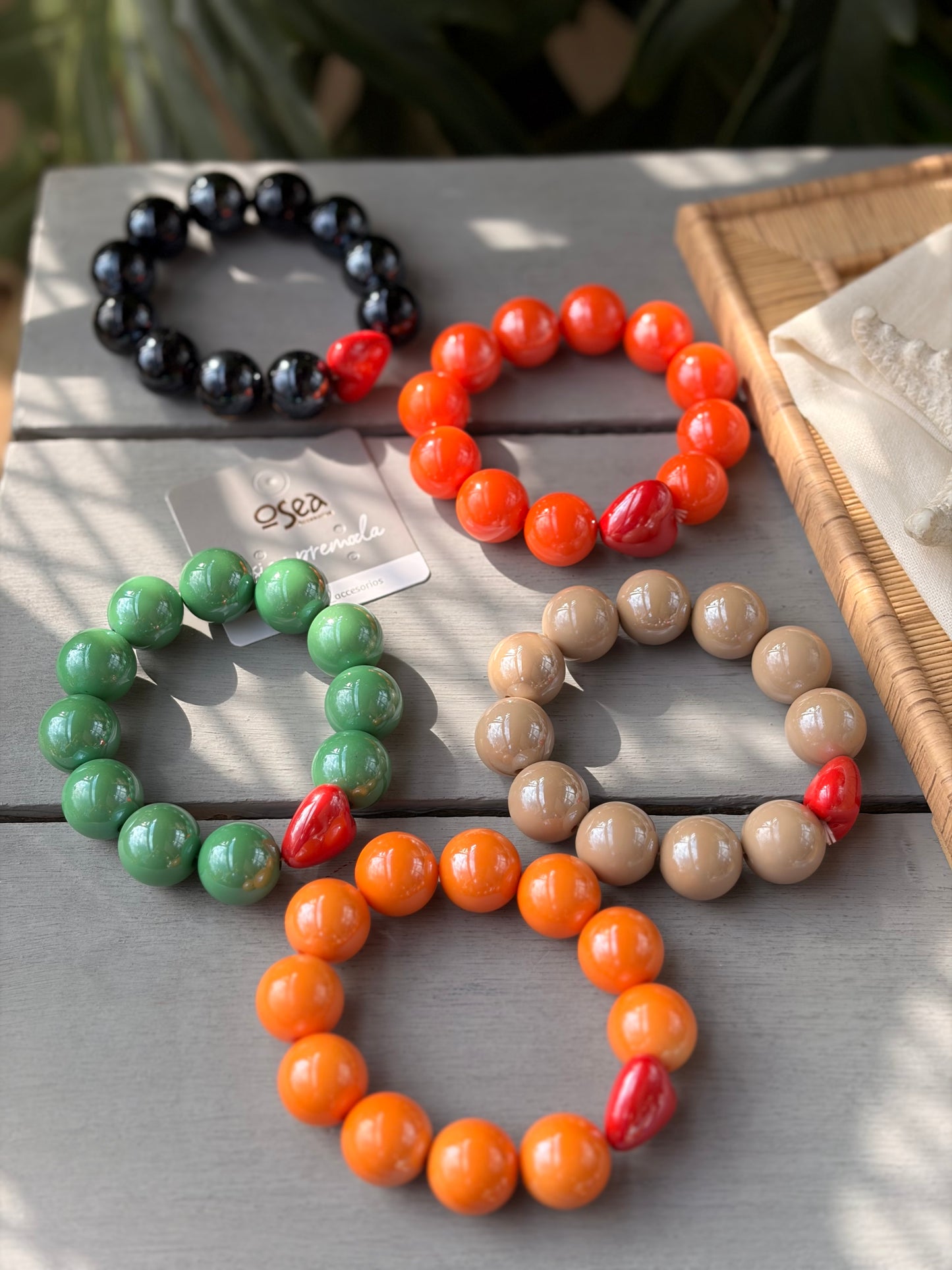 Pulsera resortada bolas en resina