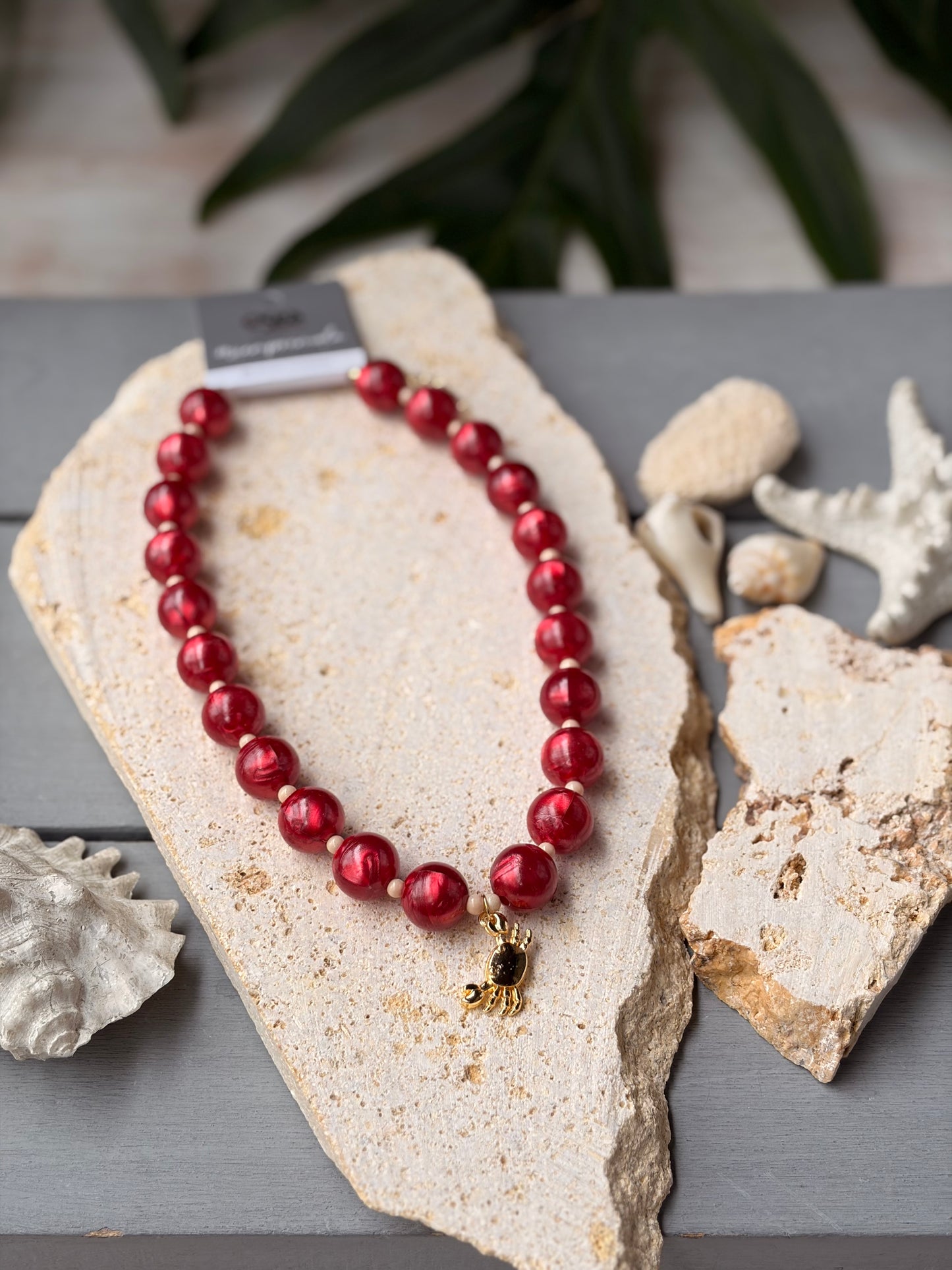 Collar bolas vinotinto perlado dije cangrejo