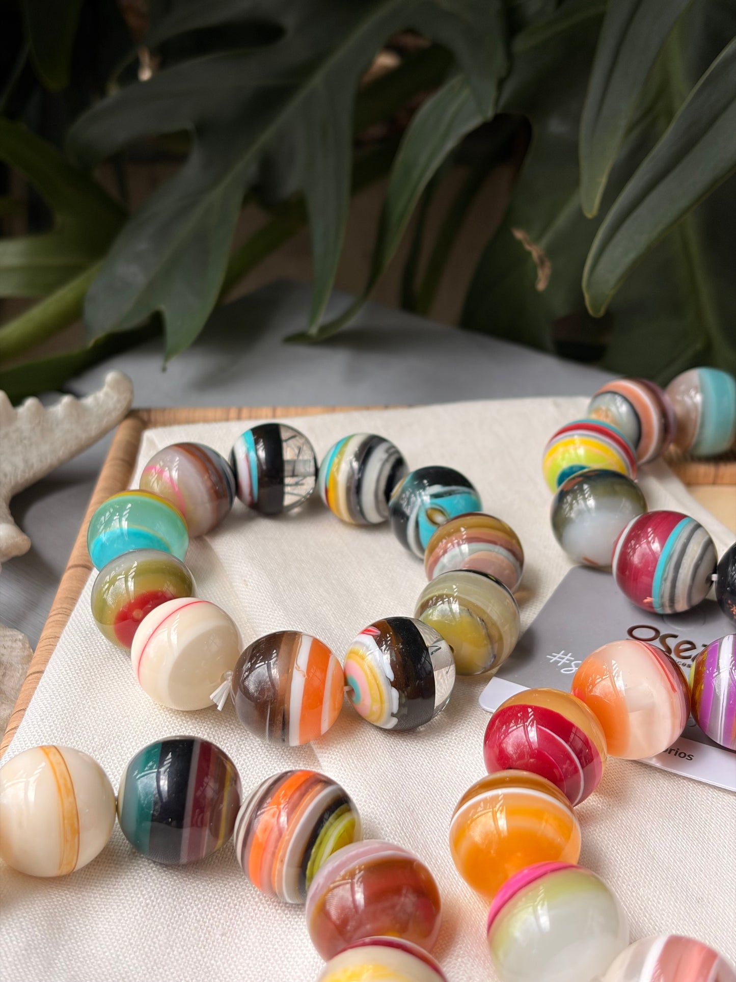 Pulsera en resina resortada bolas multicolor