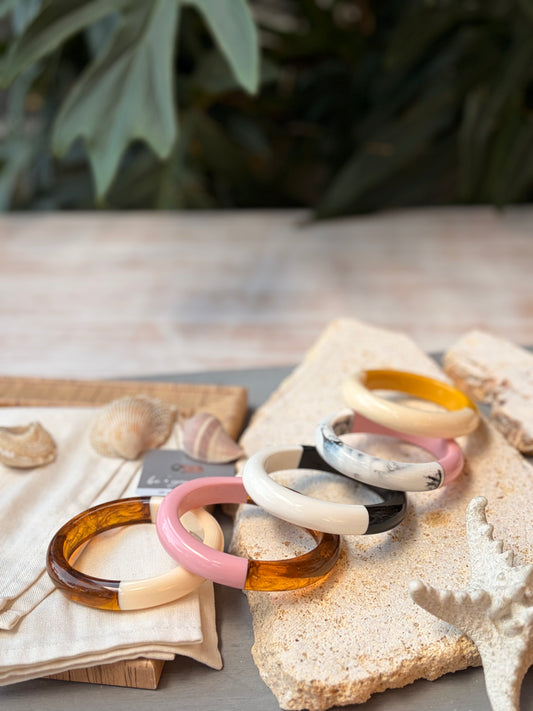 Pulsera ovalada en resina combinada