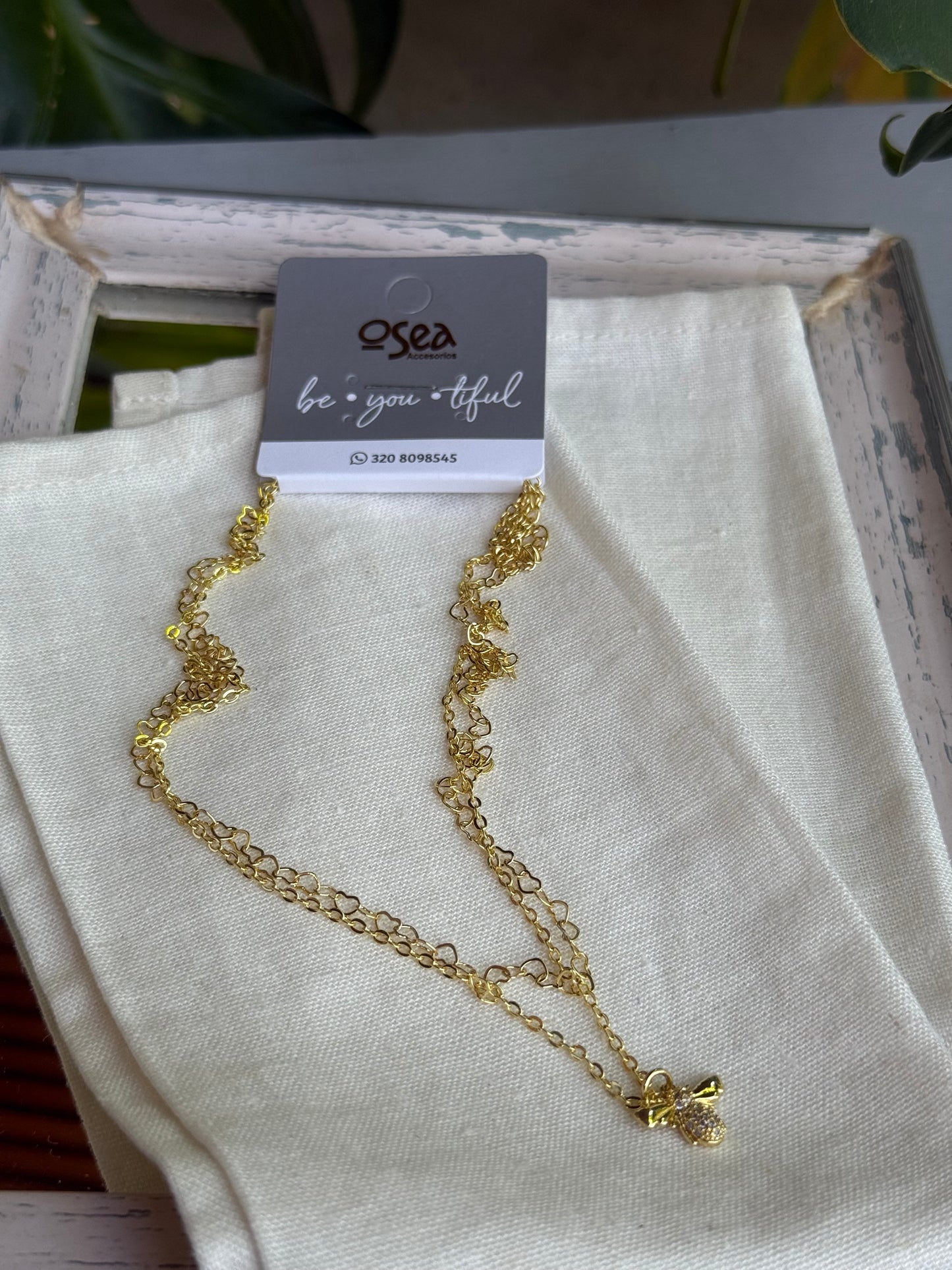 Collar doble rodinado abeja piedras