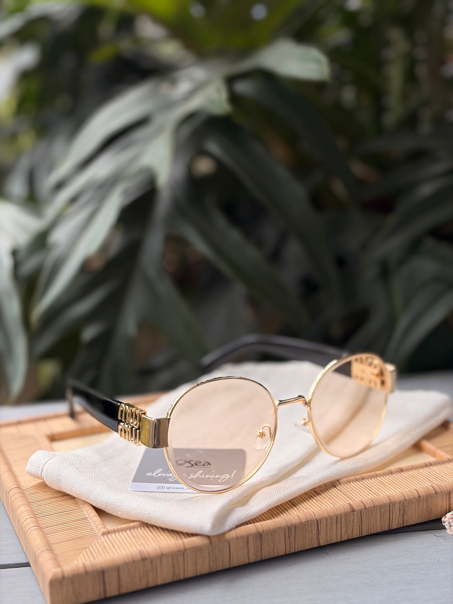 Gafas de sol aplique dorado miu