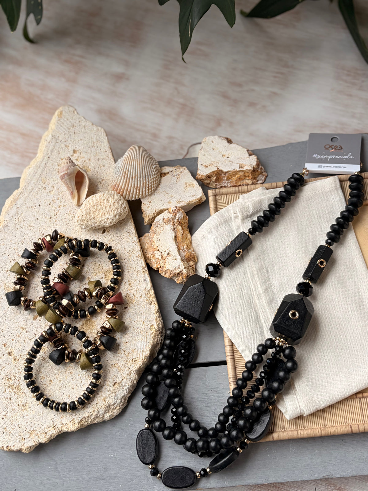 Set pulseras resortadas en madera x 4