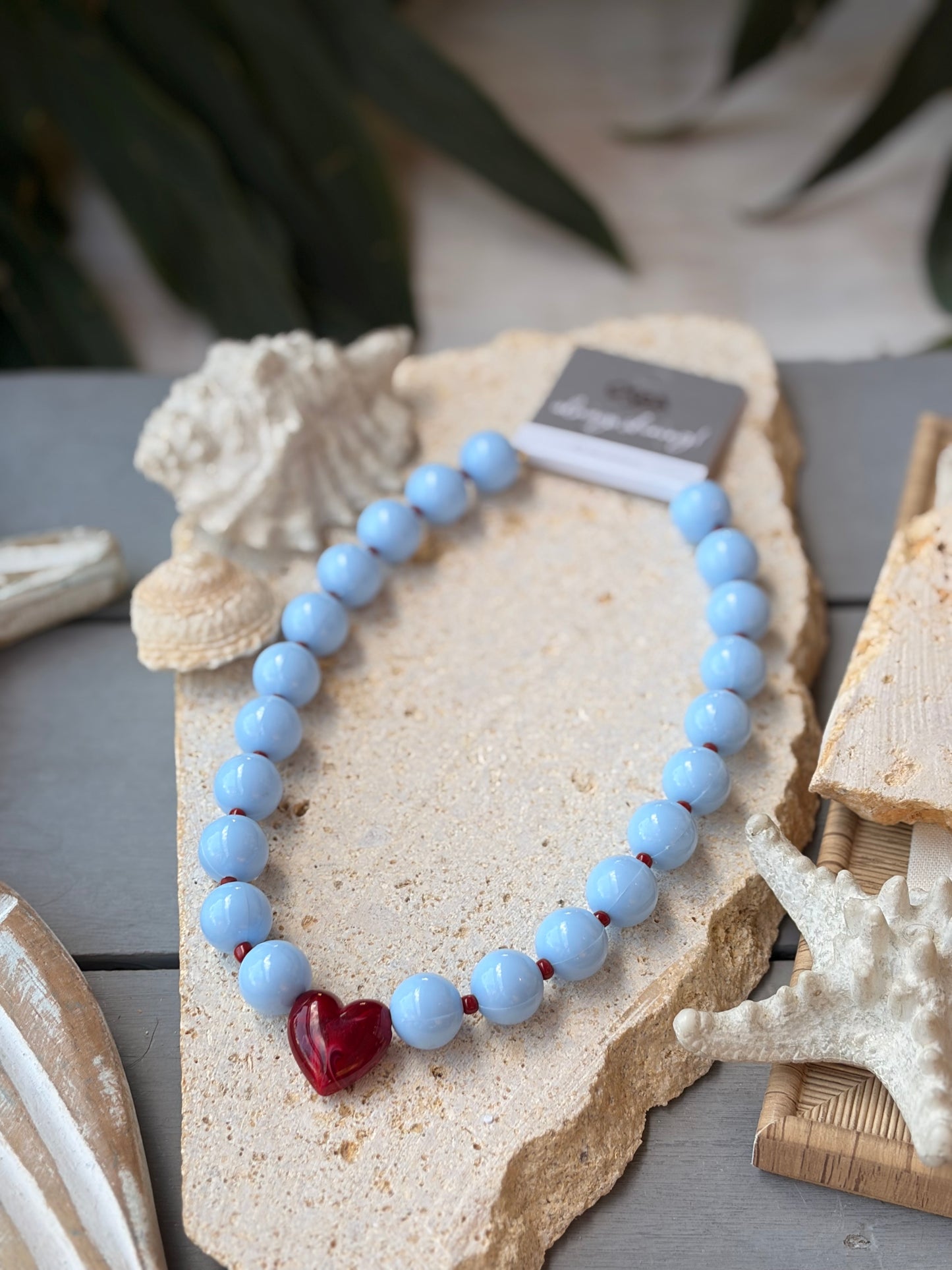 Collar bolas azul corazón degradé vinotinto