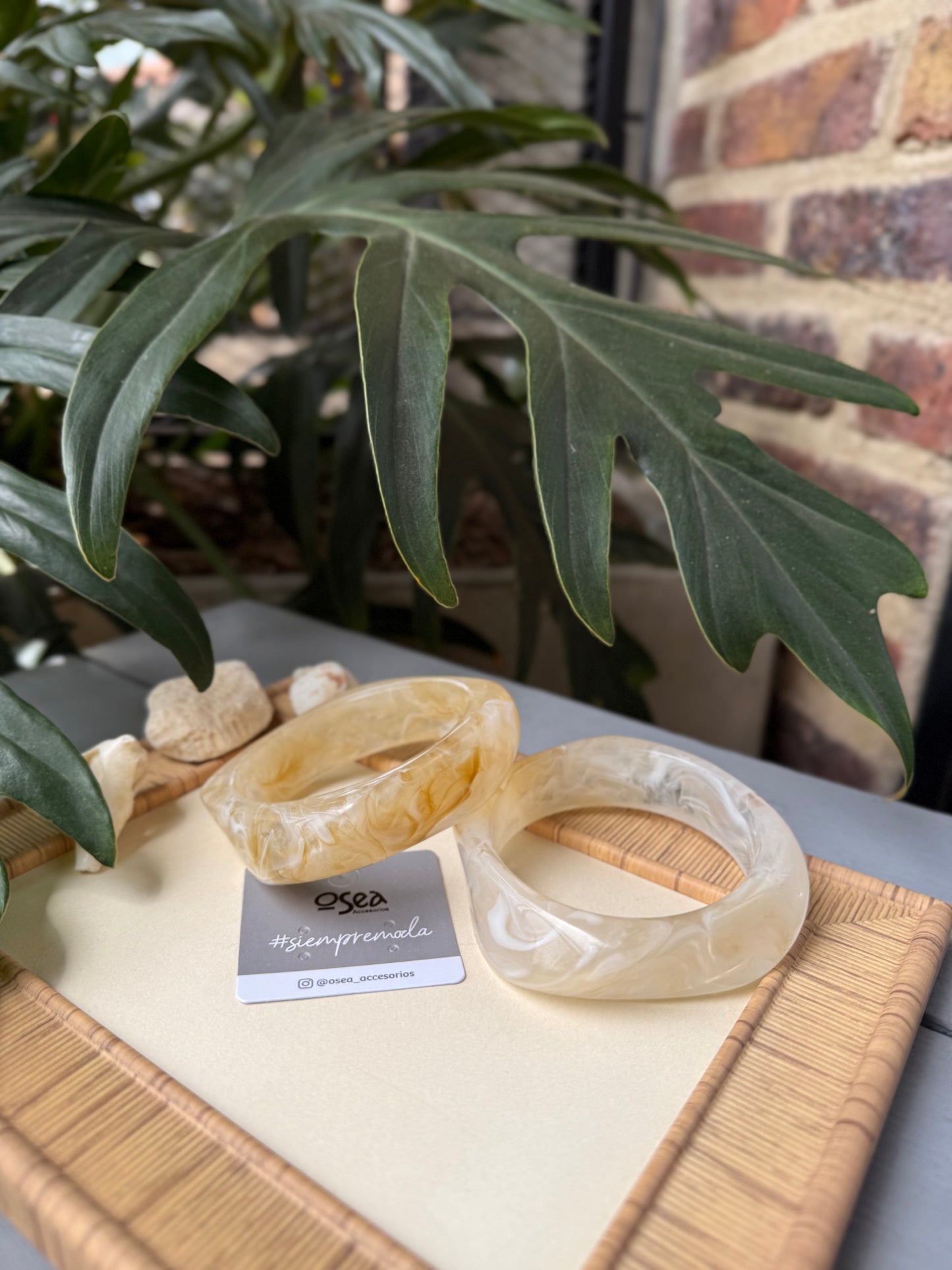 Pulsera en resina semi cuadrada