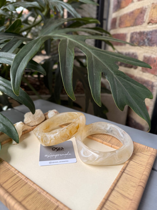 Pulsera en resina semi cuadrada