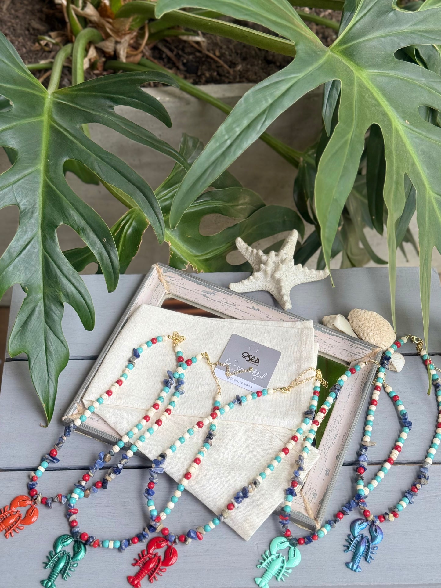 Collar piedras y langosta colores