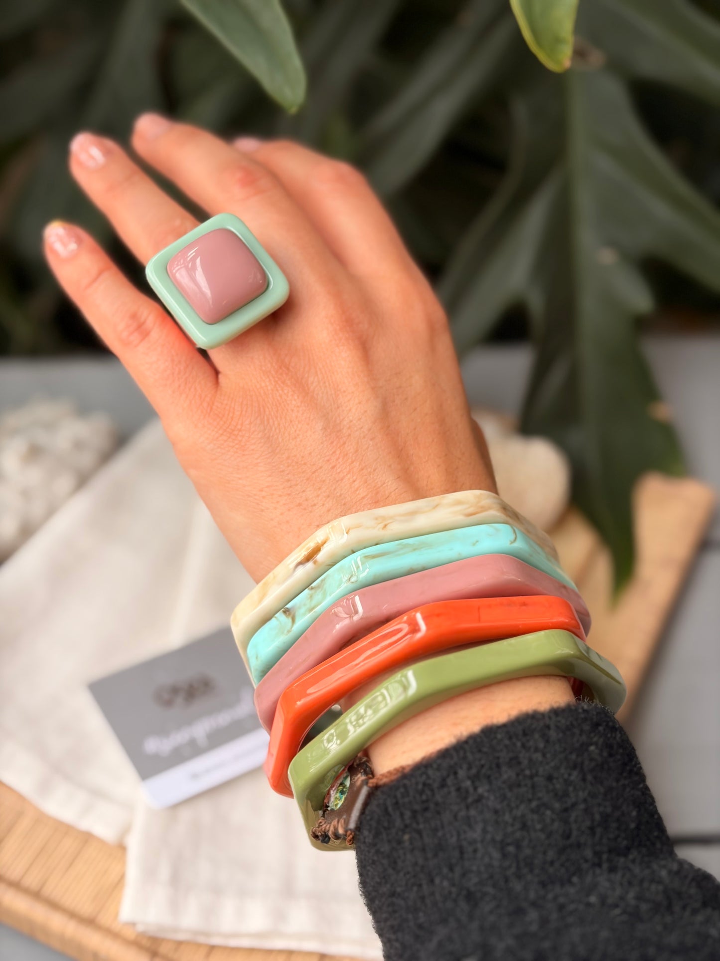 Pulsera tipo rombo en resina