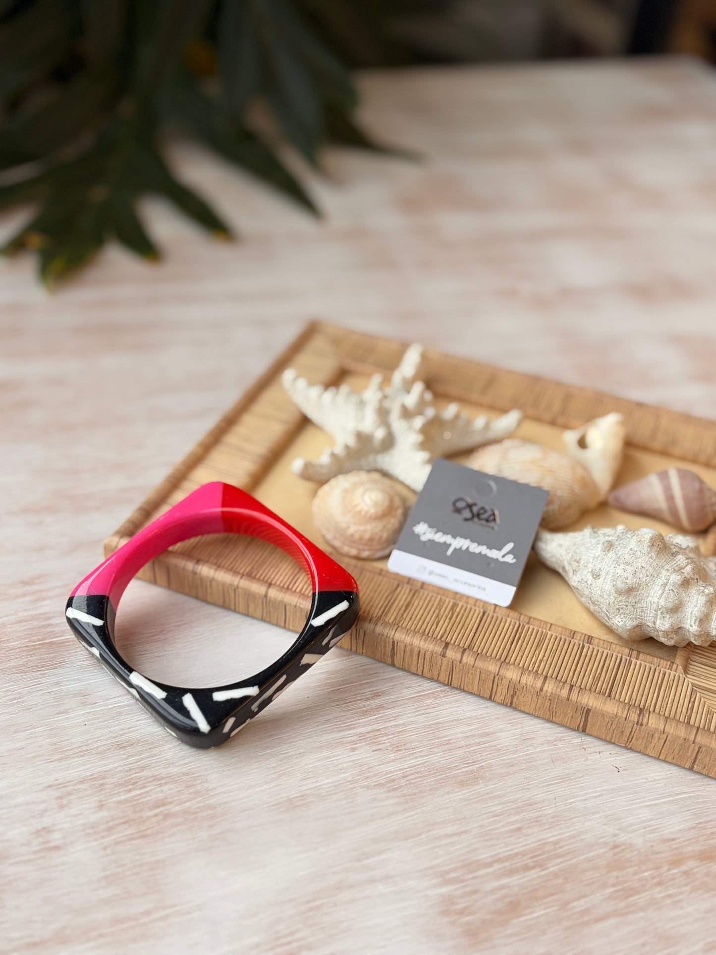 Pulsera cuadrada en resina