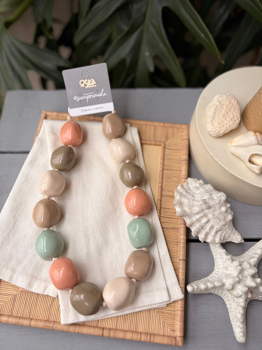 Collar en resina multicolor pastel Matices