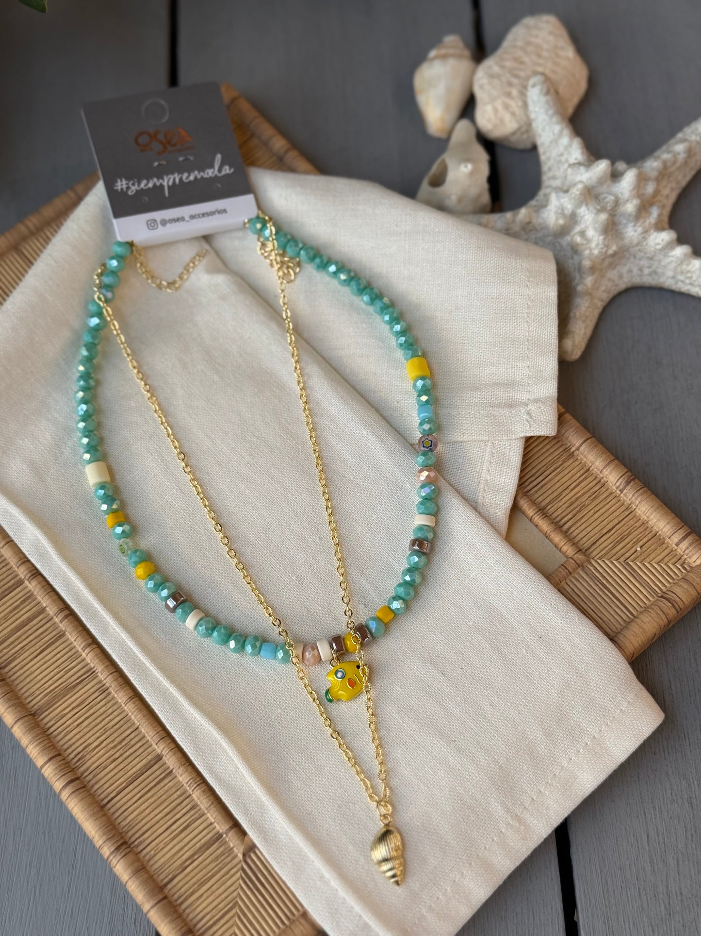 Collar doble piedras variadas cadena rodinada dije pez