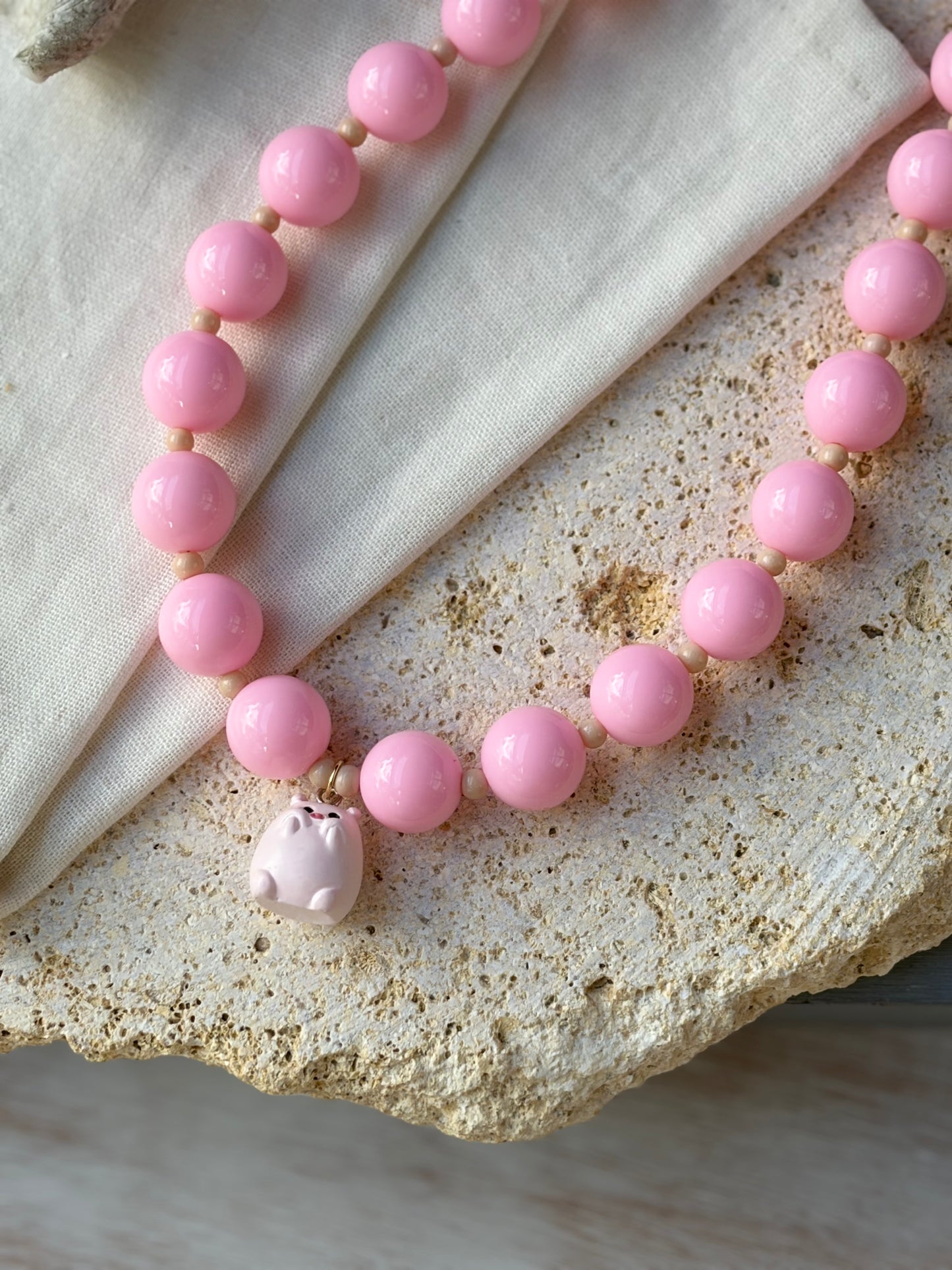 Collar bolas rosadas dije cerdito