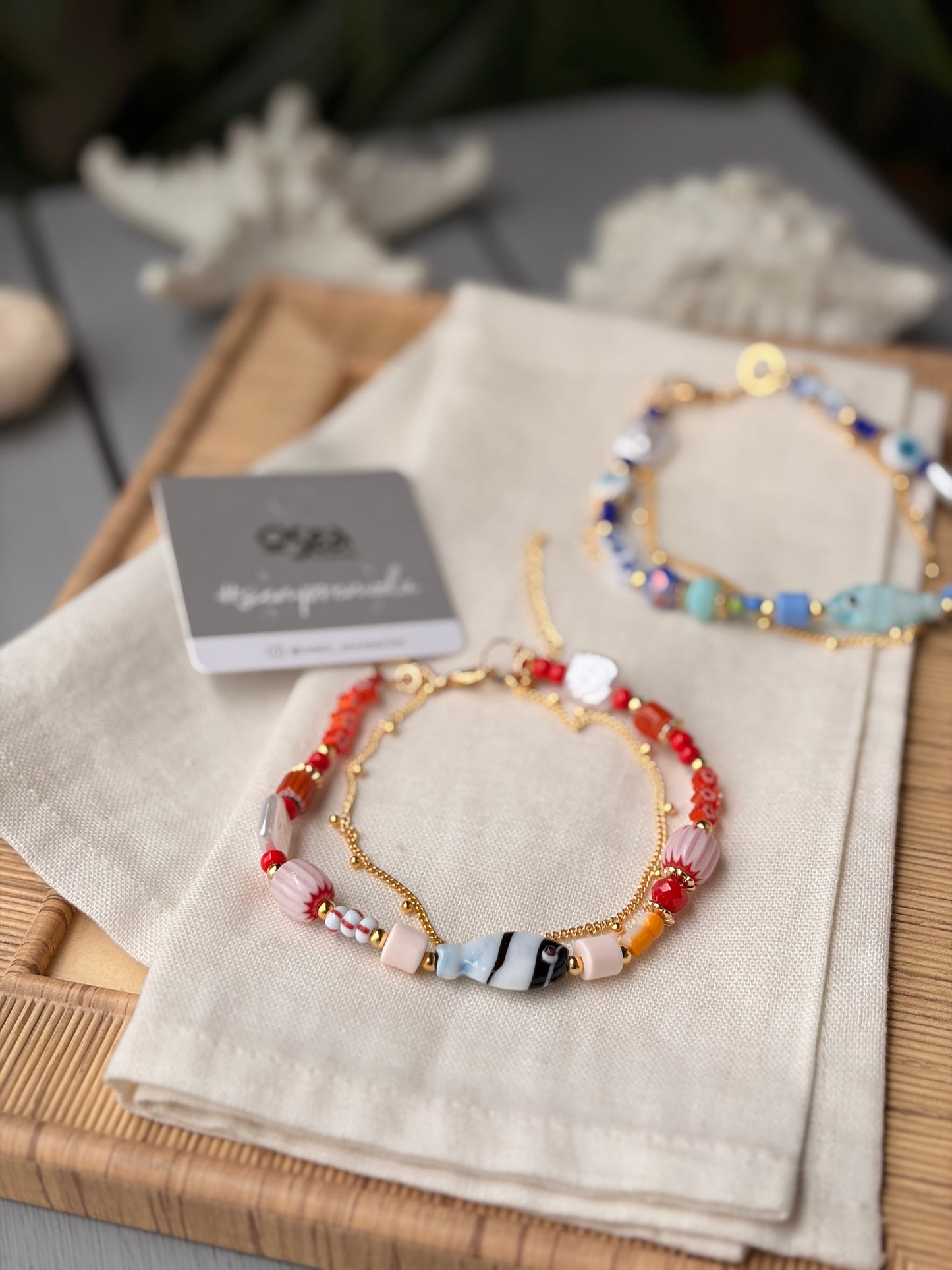 Tobillera doble: cadena e hilo con dijes