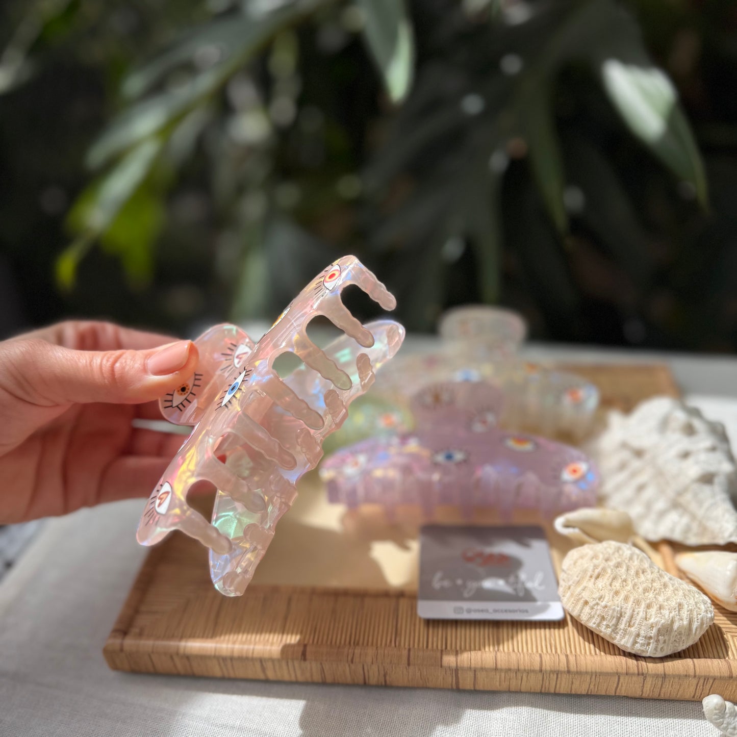 Caimán tipo nácar ojos