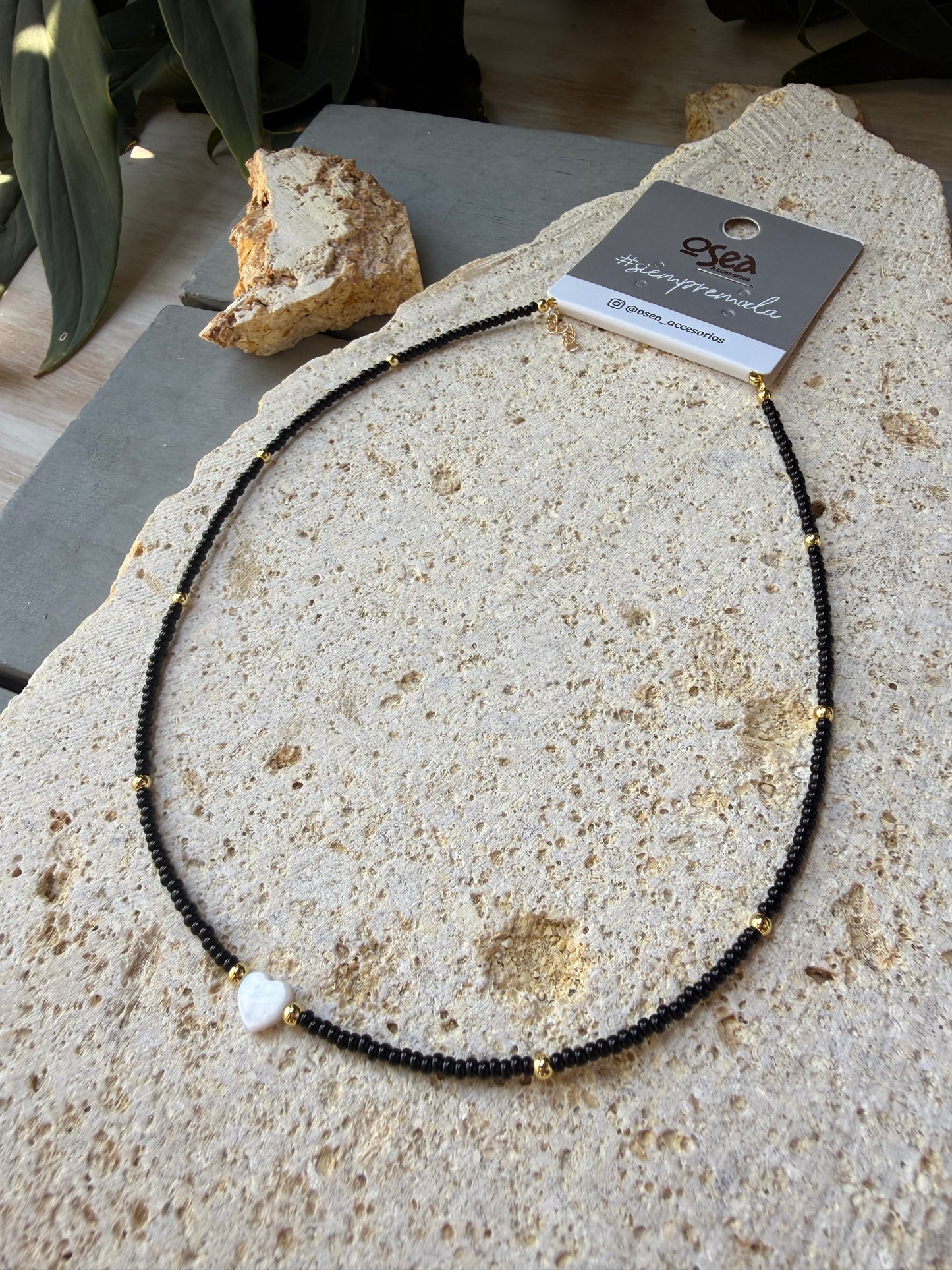 Choker mostacilla corazón nacar