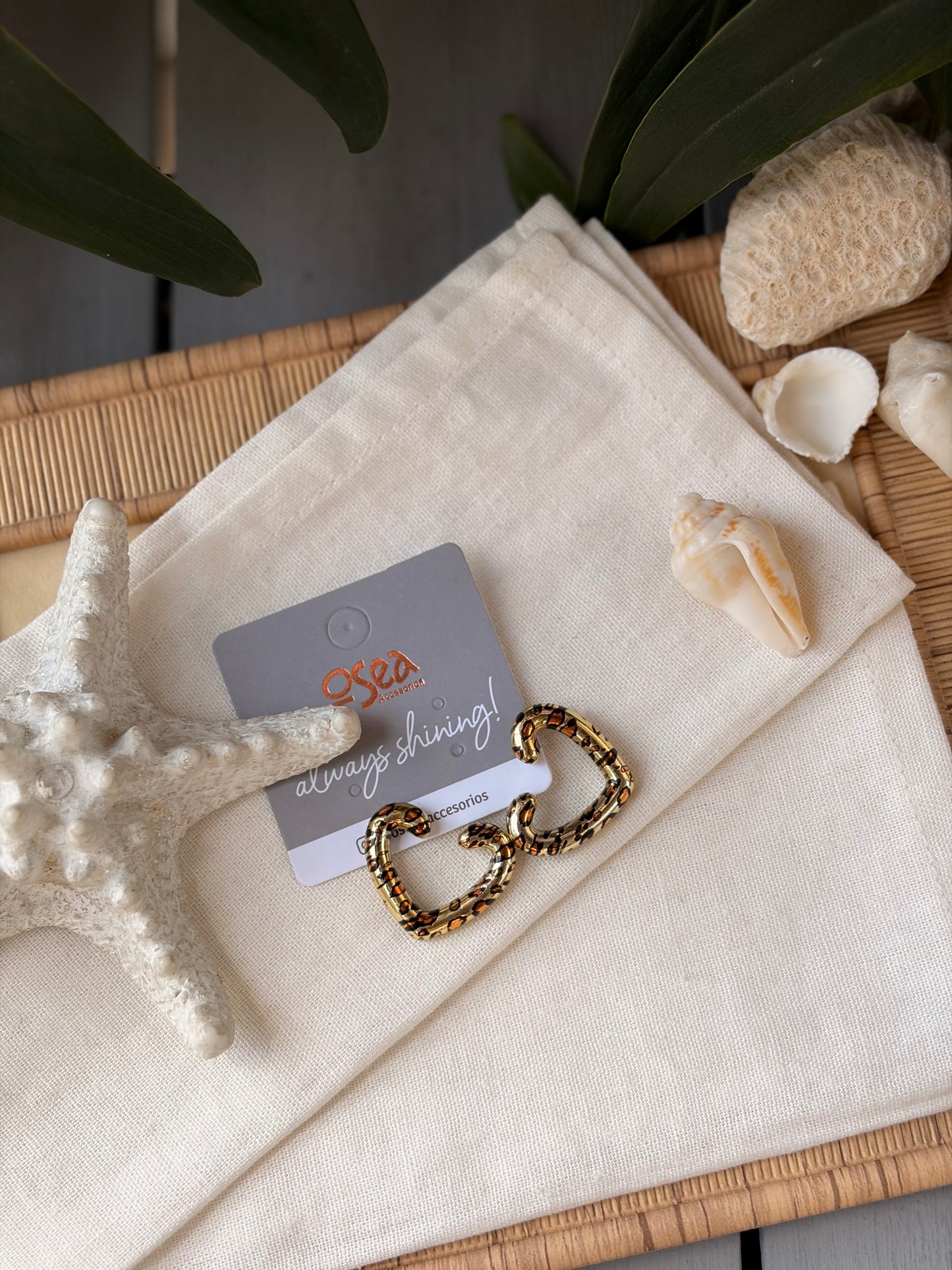 Earcuff doble en corazón animal print