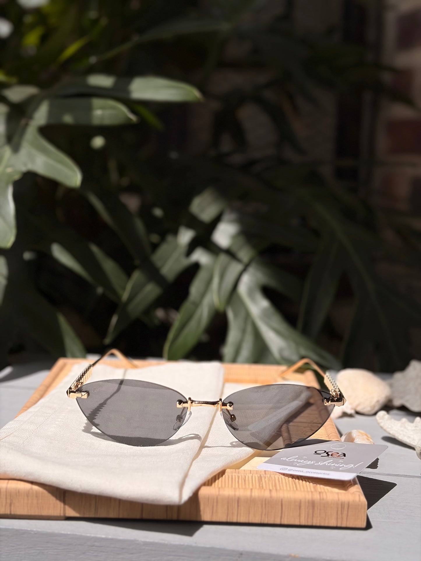 Gafas de sol ovaladas pata metalizada